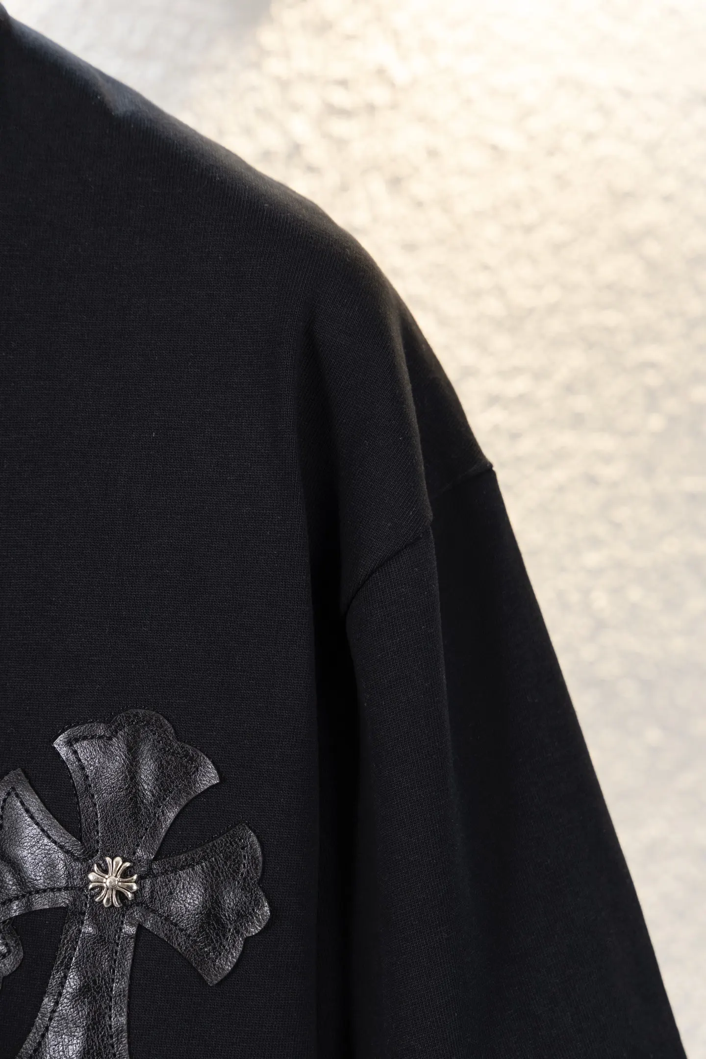 Leather Cross Patch Embroidered T-Shirt D13312200 — view 6