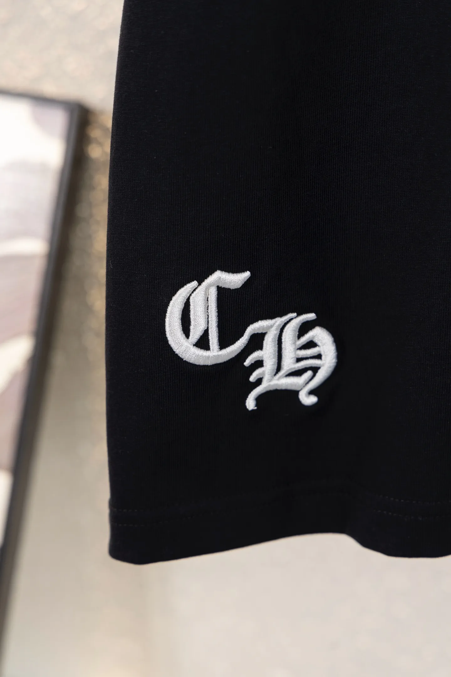 Leather Cross Patch Embroidered T-Shirt D13312200 — view 7