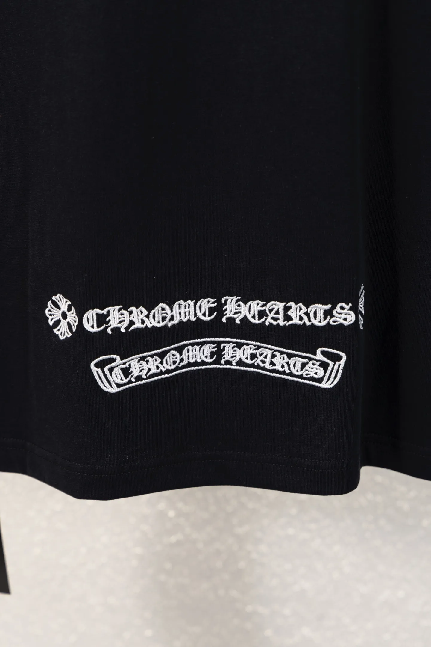 Leather Cross Patch Embroidered T-Shirt D13312200 — view 9