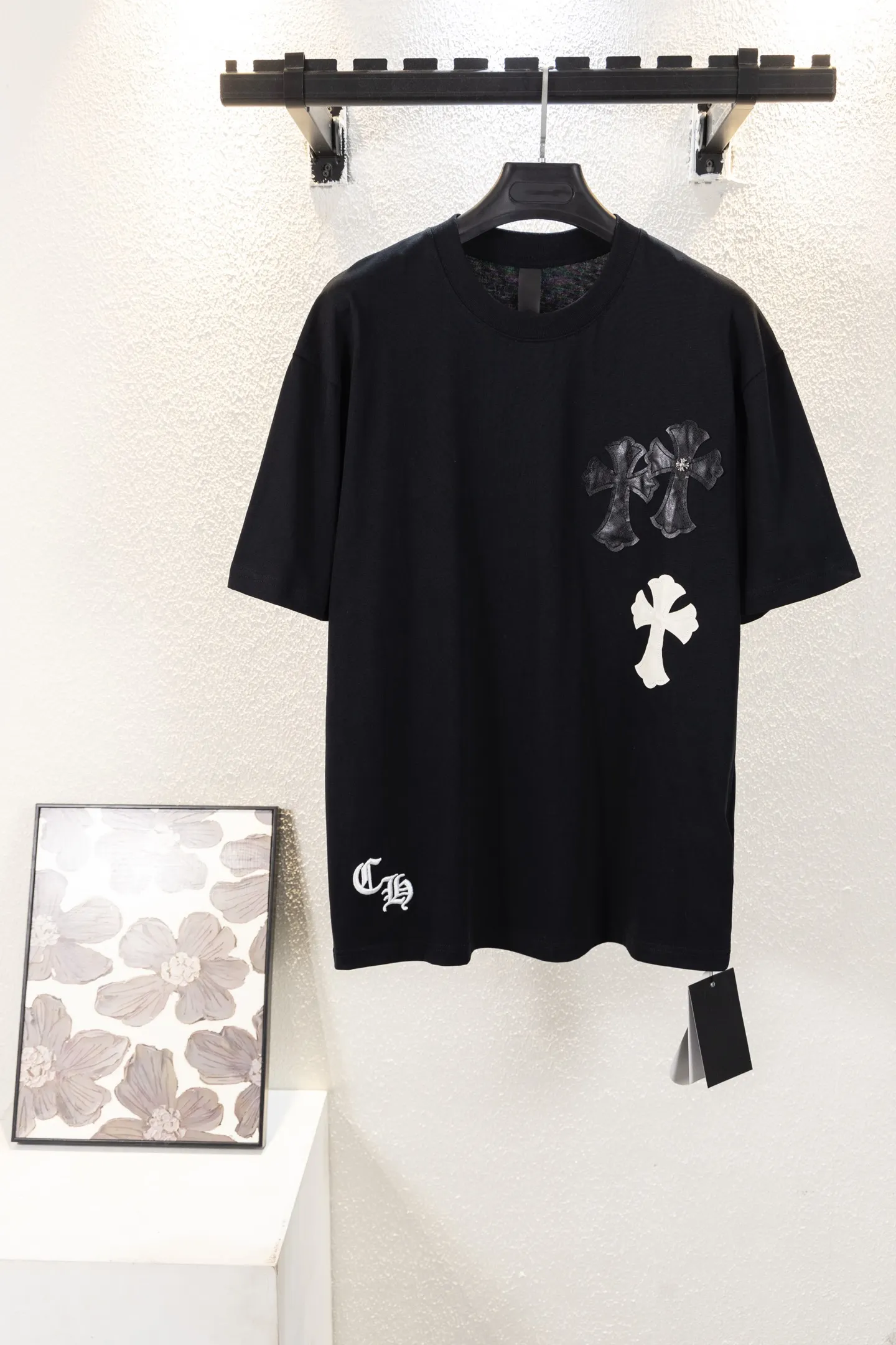 Leather Cross Patch Embroidered T-Shirt D13311153