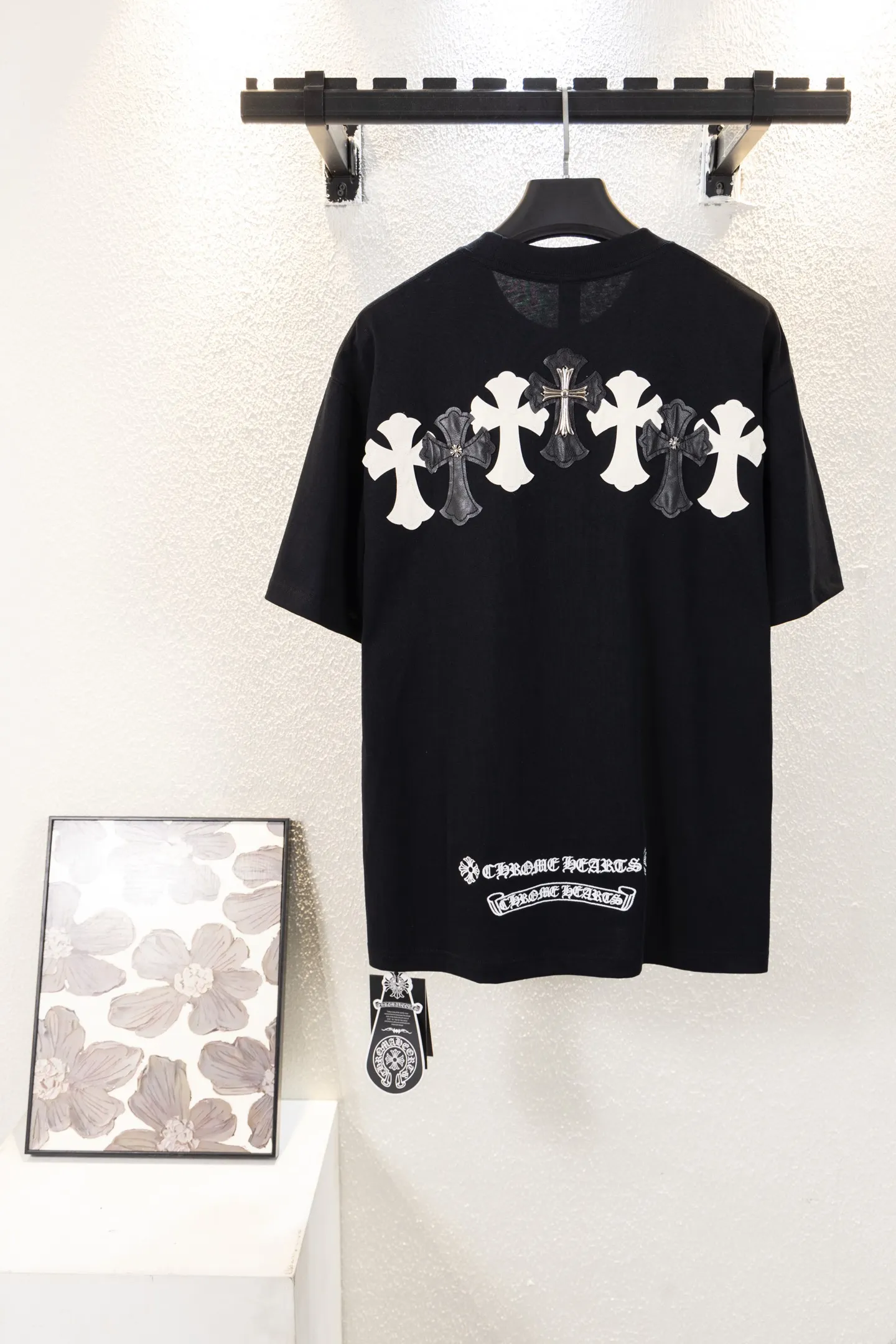 Leather Cross Patch Embroidered T-Shirt D13311153 — view 2