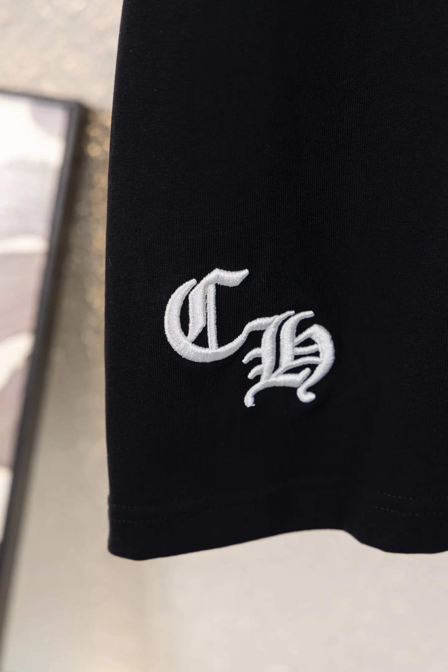 Leather Cross Patch Embroidered T-Shirt D13311153 — view 7