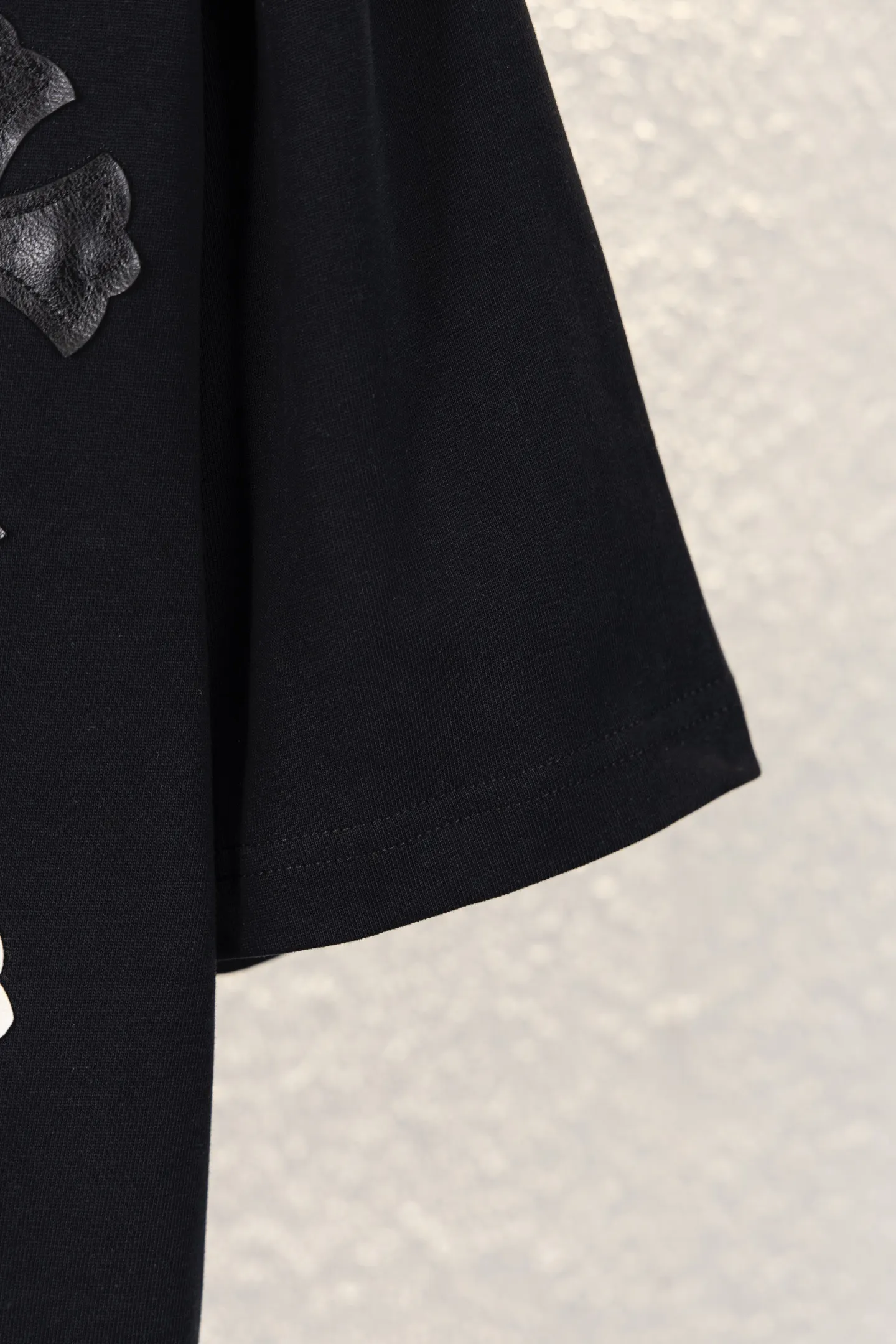 Leather Cross Patch Embroidered T-Shirt D13311153 — view 10