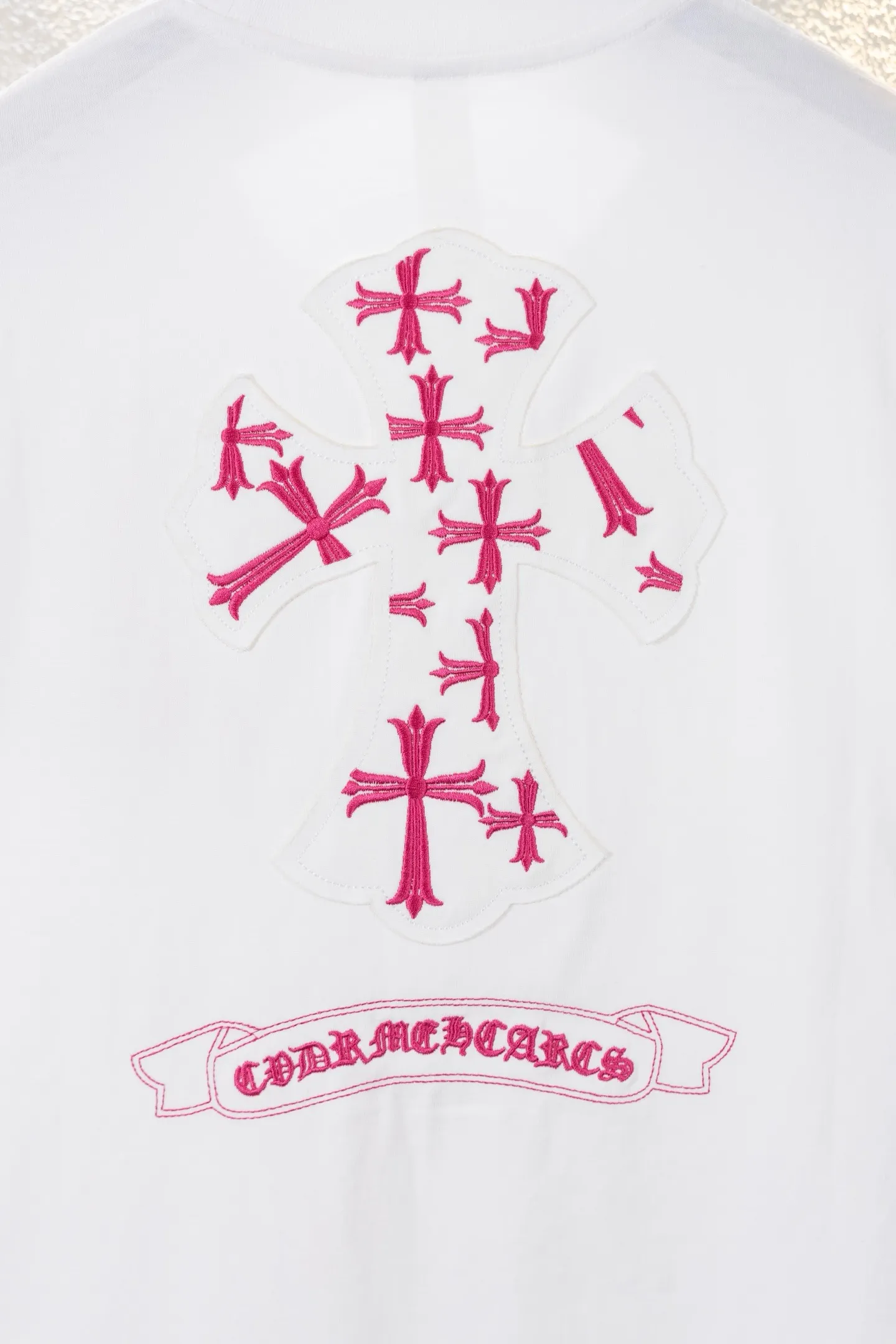 Cross Patch Embroidered Cotton T-Shirt D14011144 — view 5