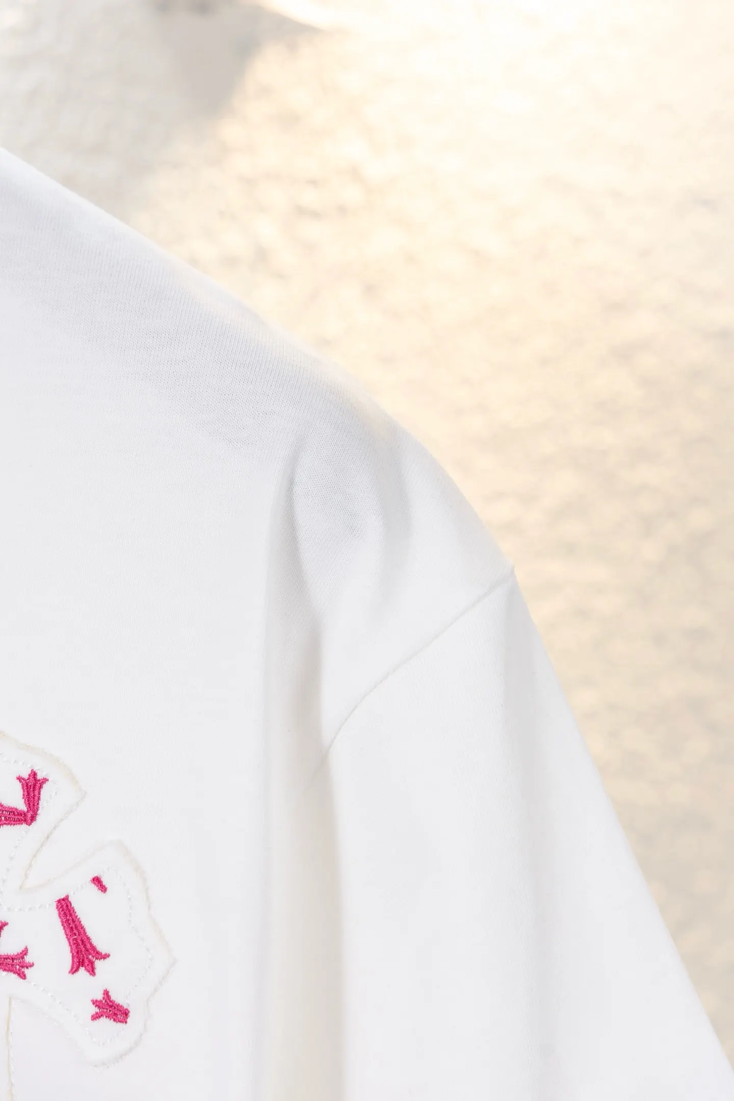Cross Patch Embroidered Cotton T-Shirt D14011144 — view 6