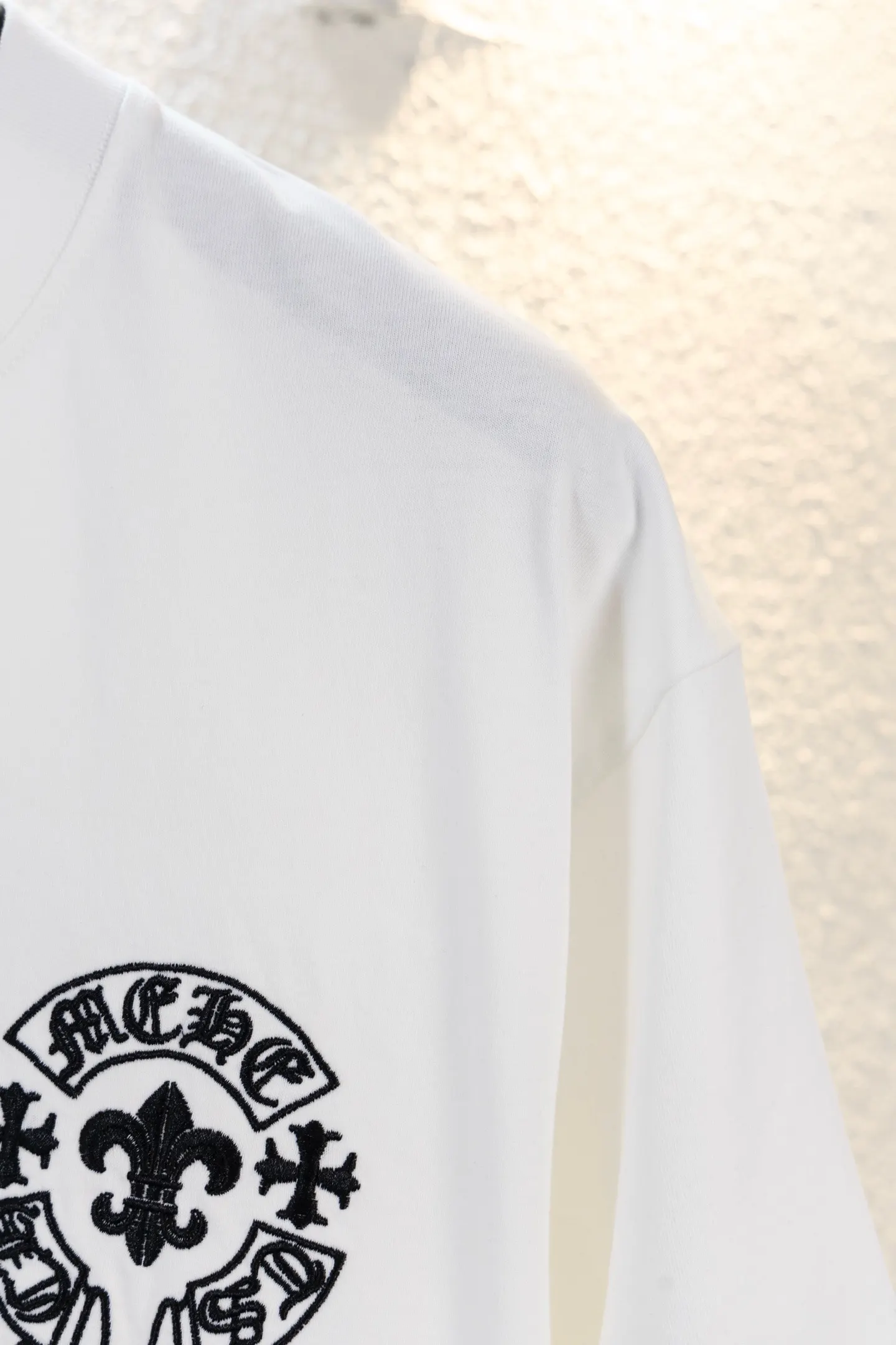 Embroidered Horseshoe Cross Oversized T-Shirt D14511142 — view 9