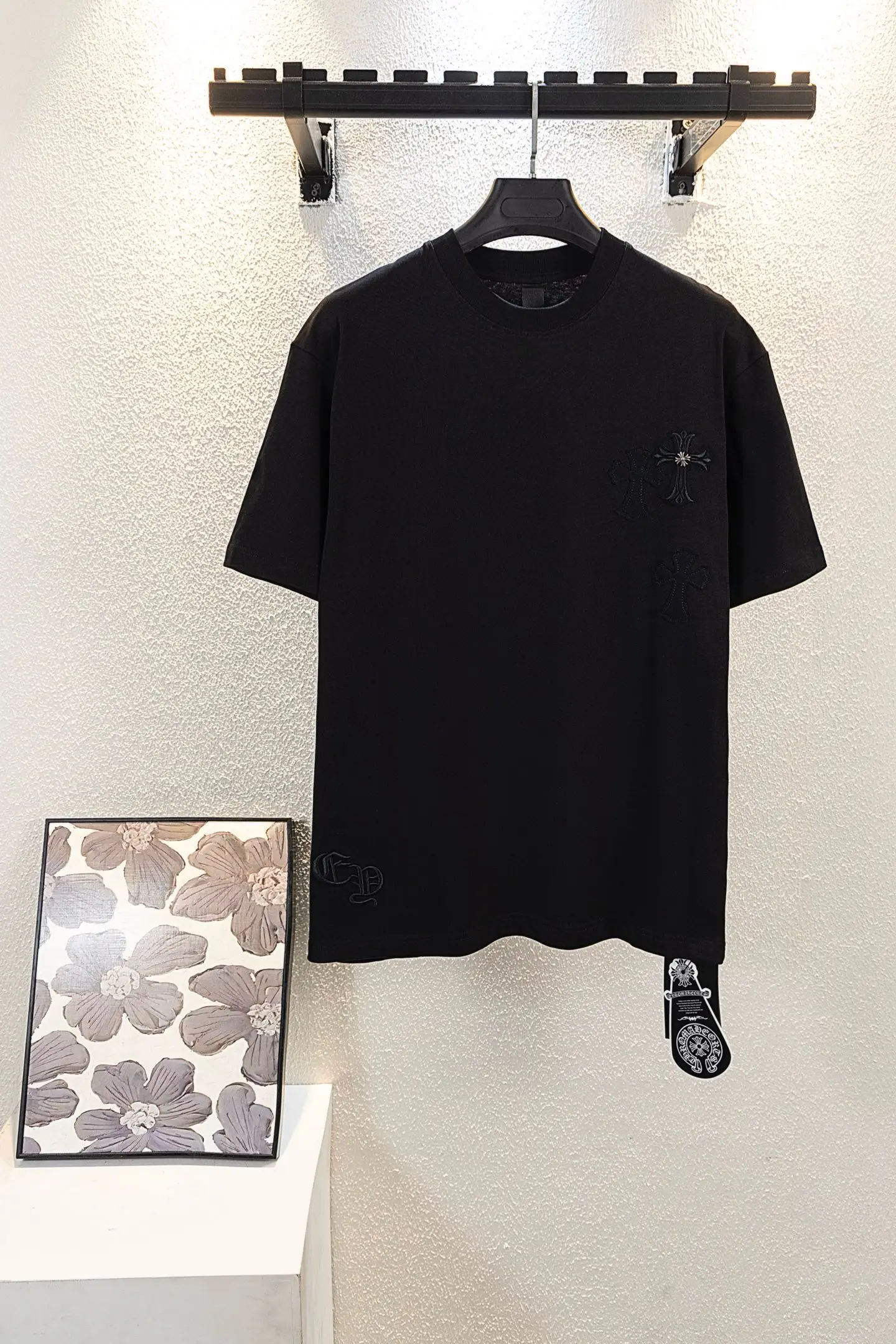 Leather Patch Cross Crew-Neck T-Shirt D14511140
