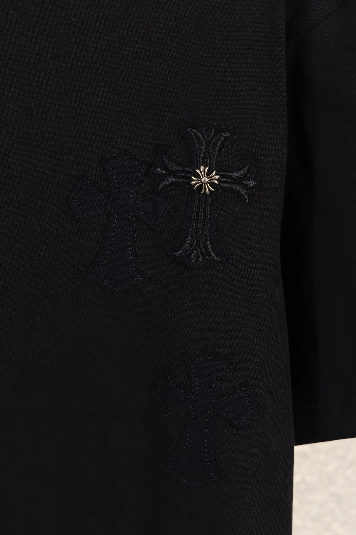 Leather Patch Cross Crew-Neck T-Shirt D14511140 — view 5
