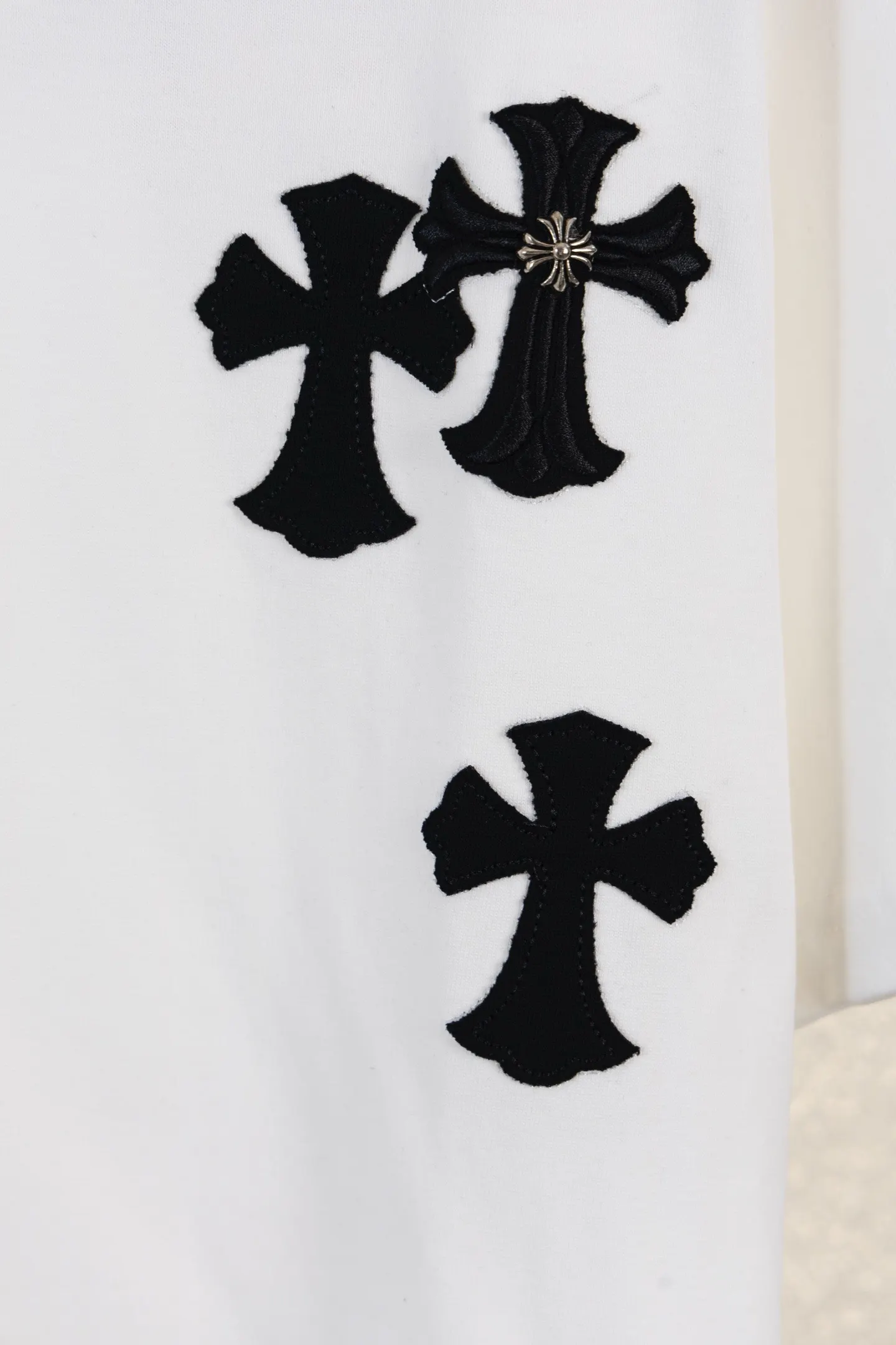Leather Cross Patch Cotton T-Shirt D14511141 — view 4