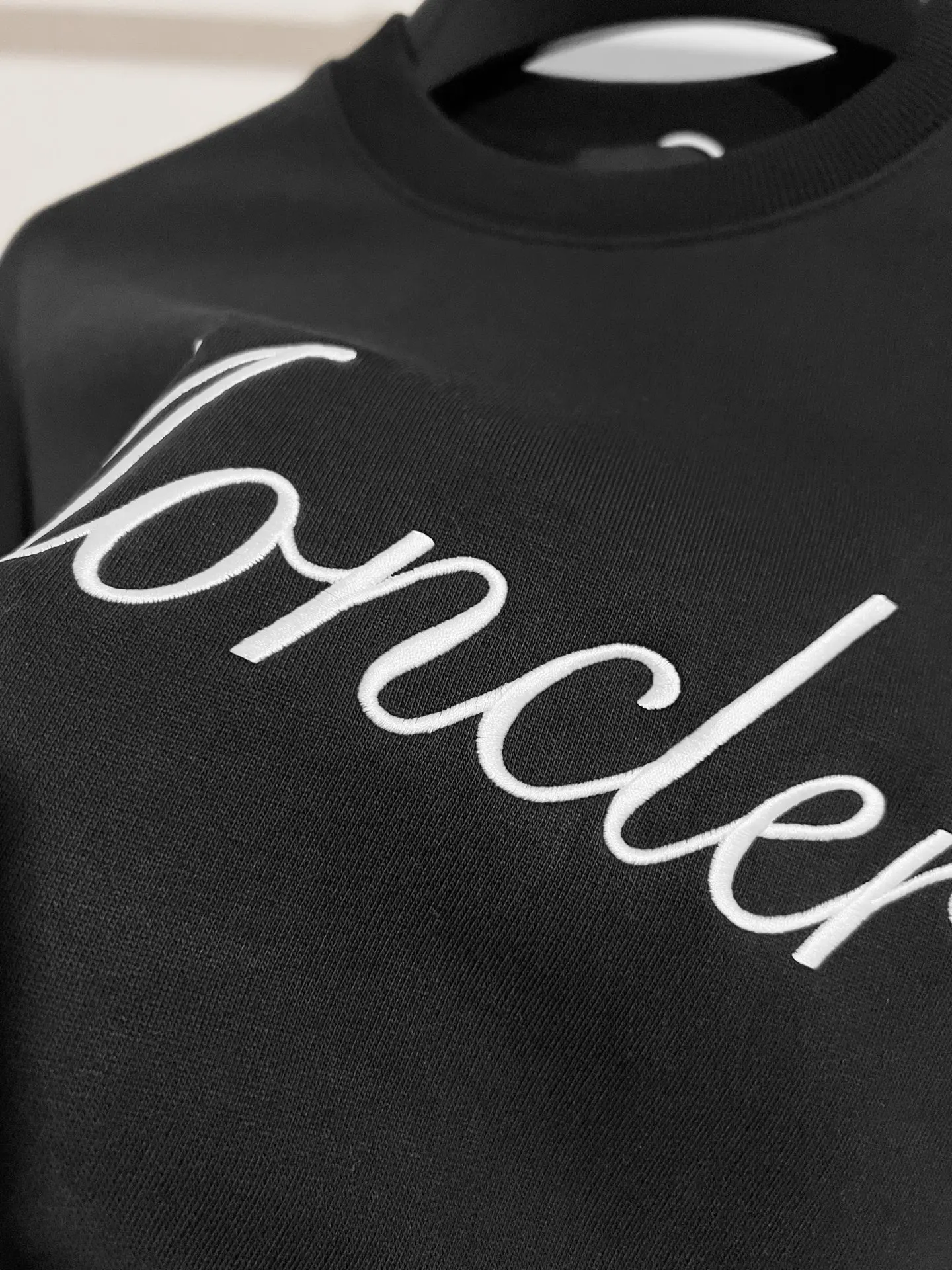 Logo Embroidery Crew-Neck Sweatshirt D14516080 — view 6
