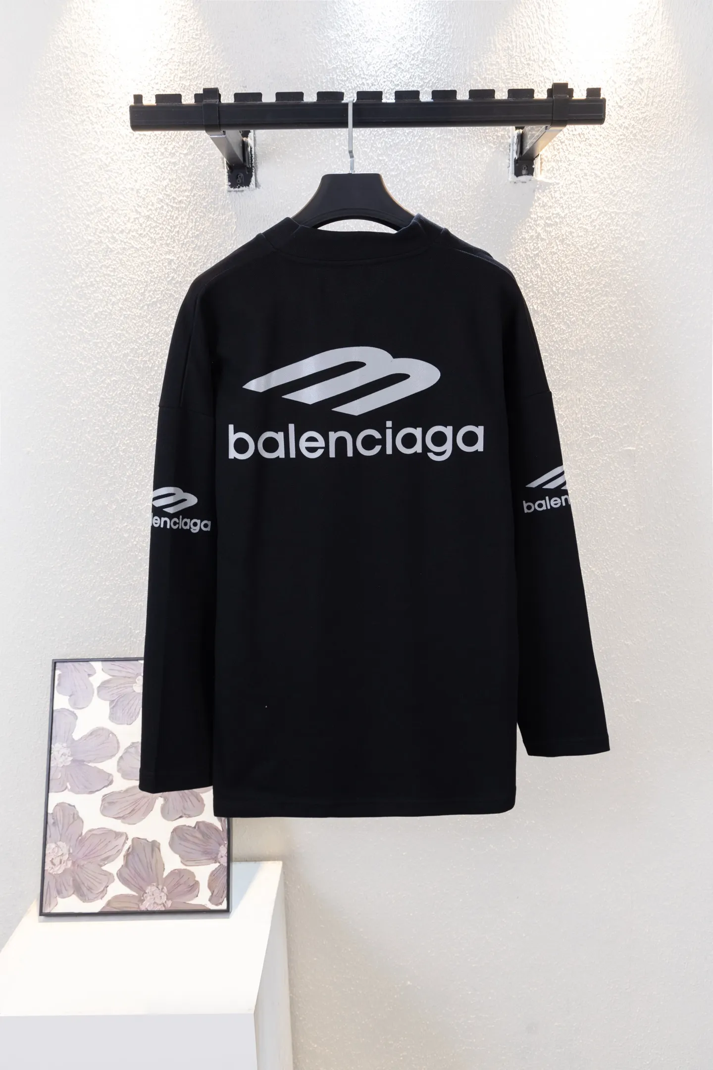 Skiwear Logo-Print V-Neck Long-Sleeve T-Shirt D14812253 — view 2