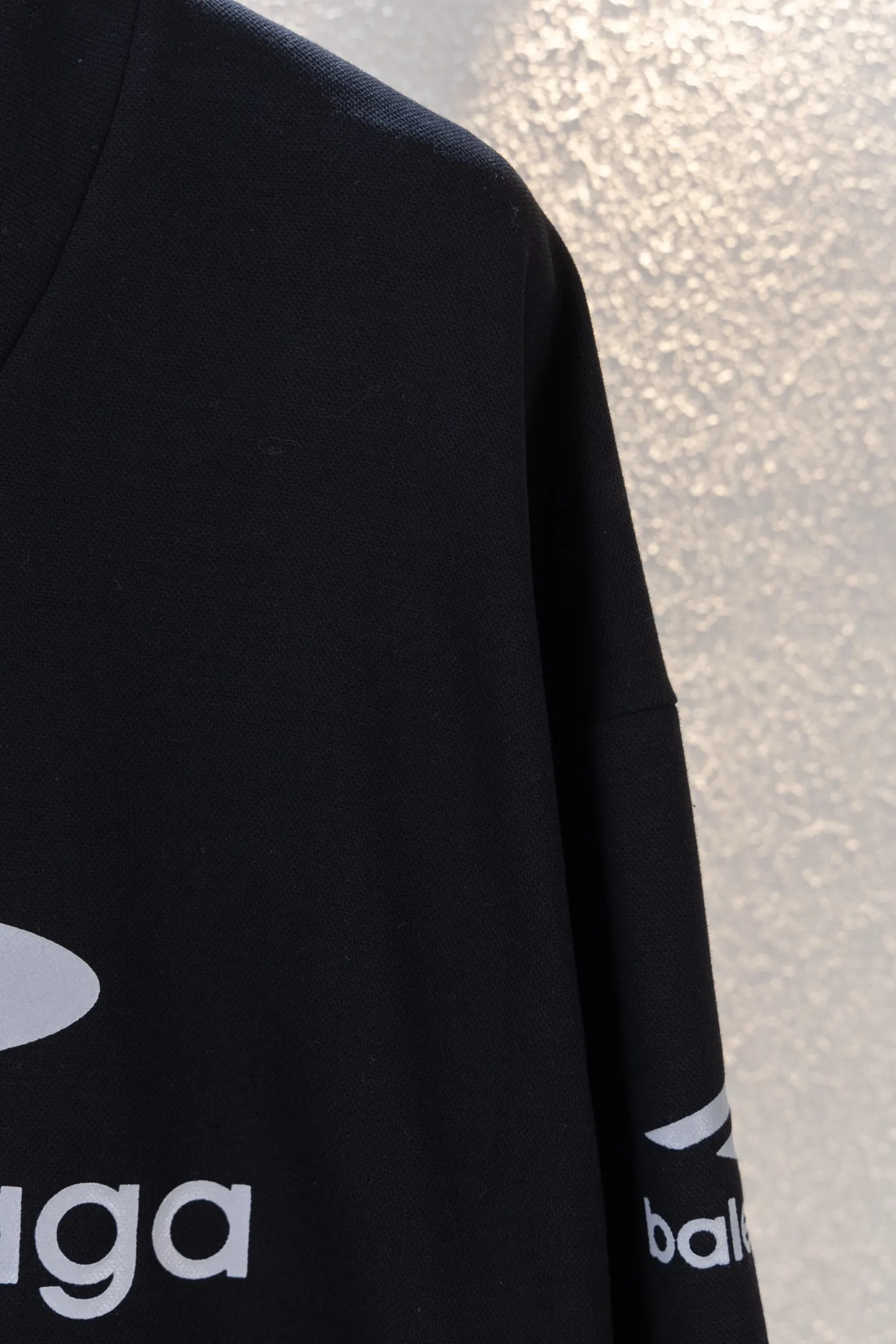 Skiwear Logo-Print V-Neck Long-Sleeve T-Shirt D14812253 — view 8