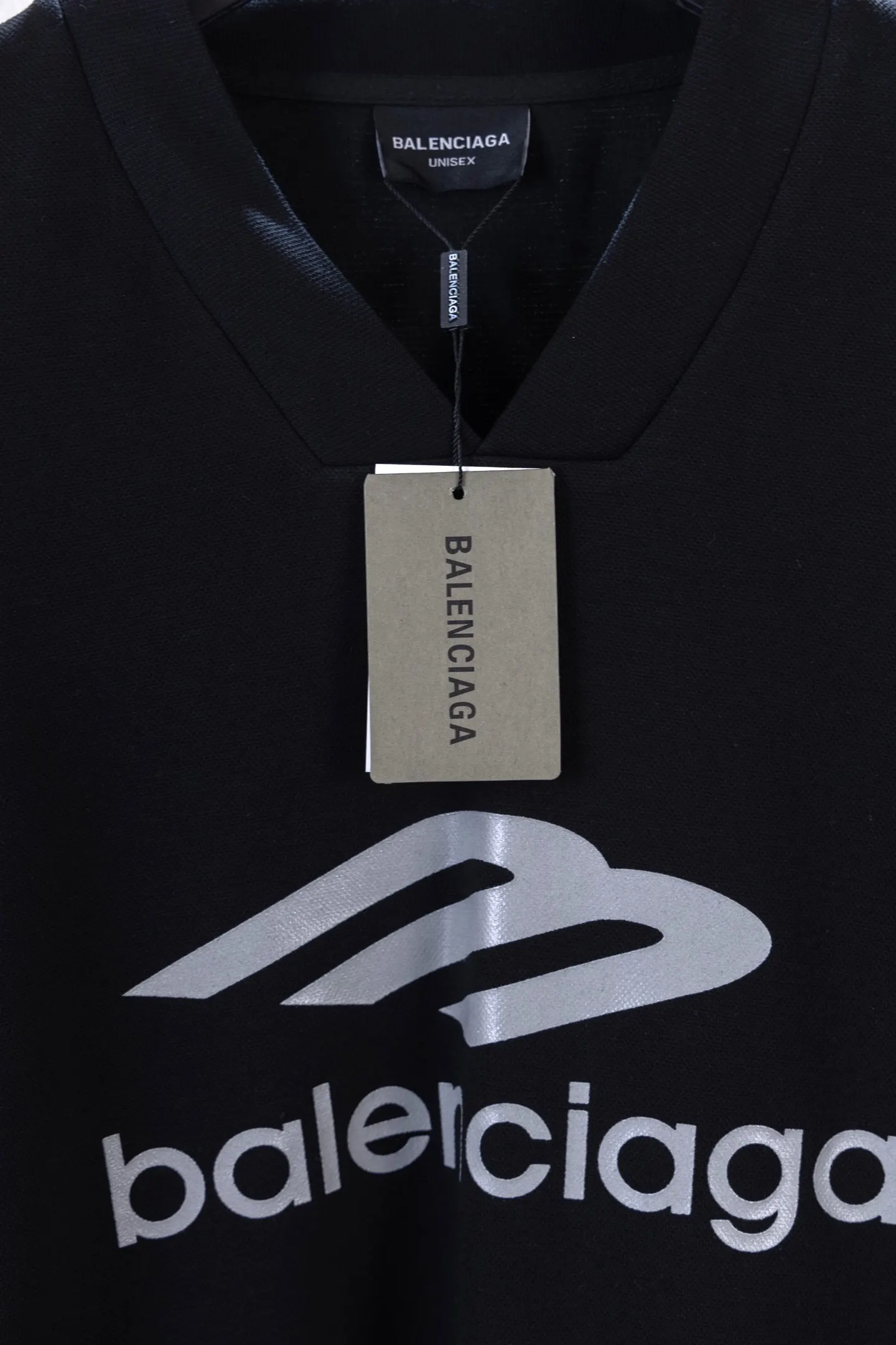 Skiwear Logo-Print V-Neck Long-Sleeve T-Shirt D14812253 — view 12