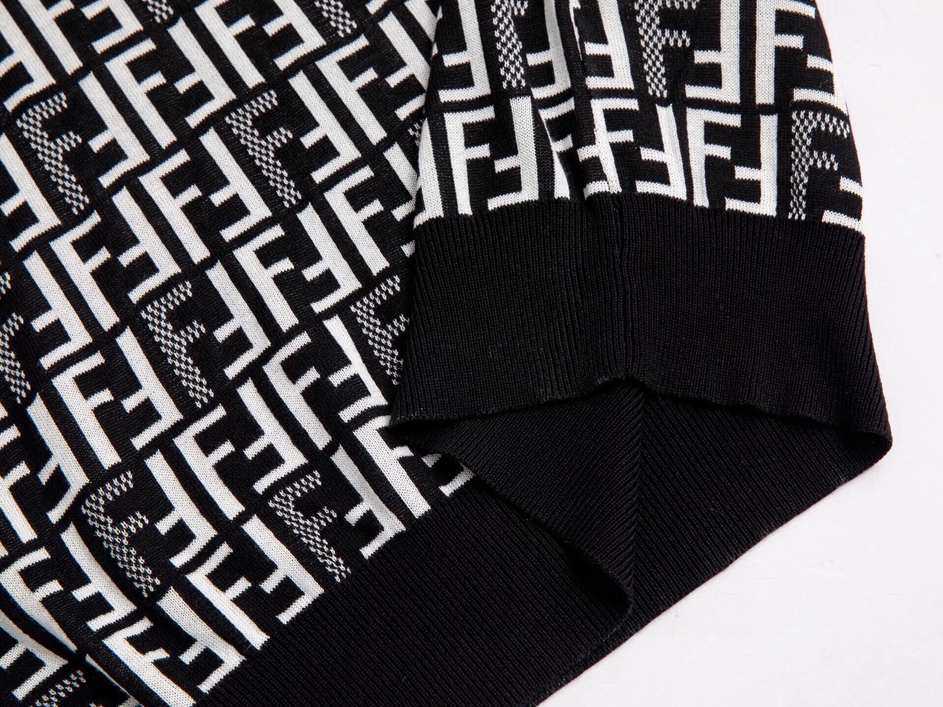 FF Monogram Jacquard Knit T-Shirt D15016106 — view 9