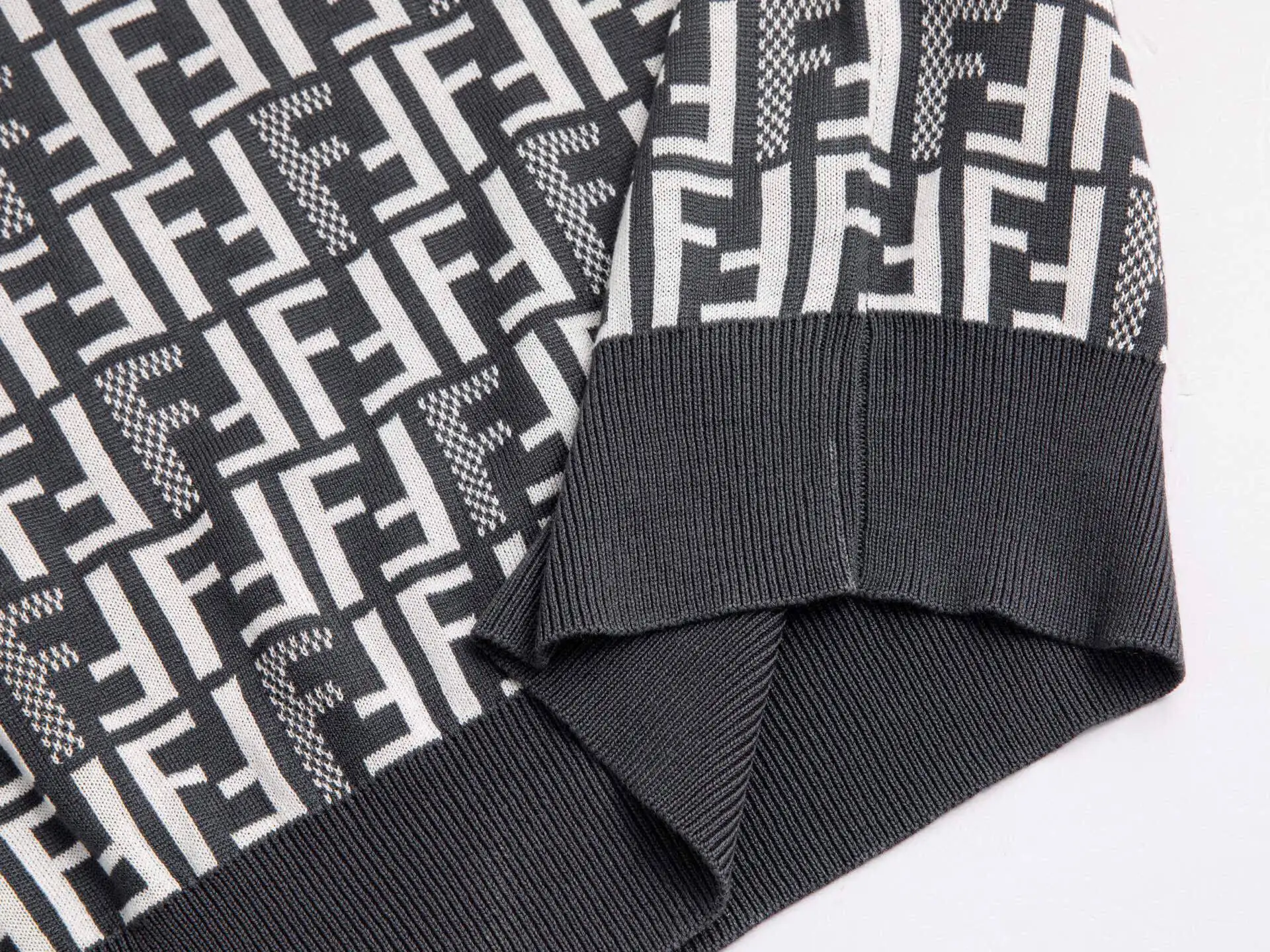 FF Monogram Jacquard Knit T-Shirt D15016107 — view 7