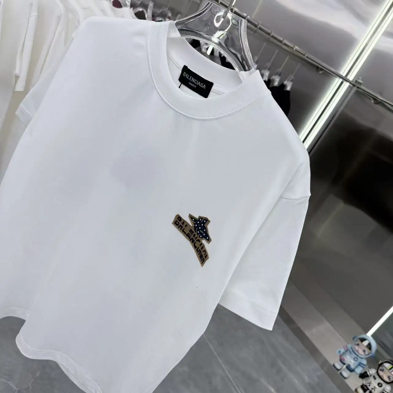 Embellished Logo Patch Cotton T-Shirt D15013956 — view 4