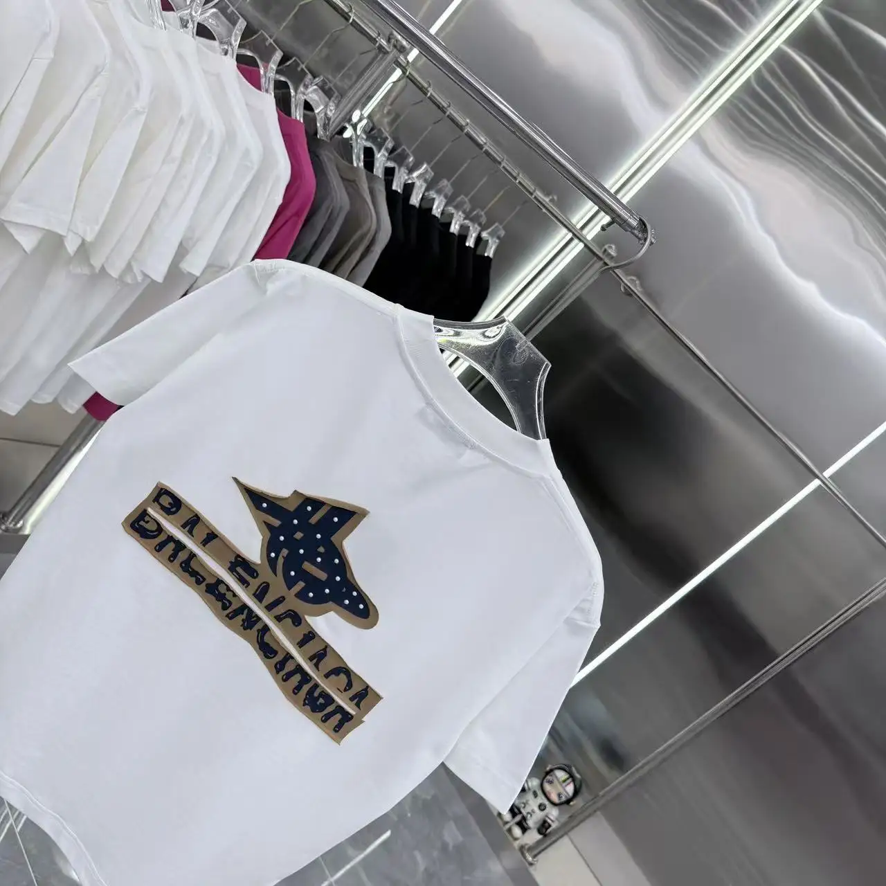 Embellished Logo Patch Cotton T-Shirt D15013956 — view 8