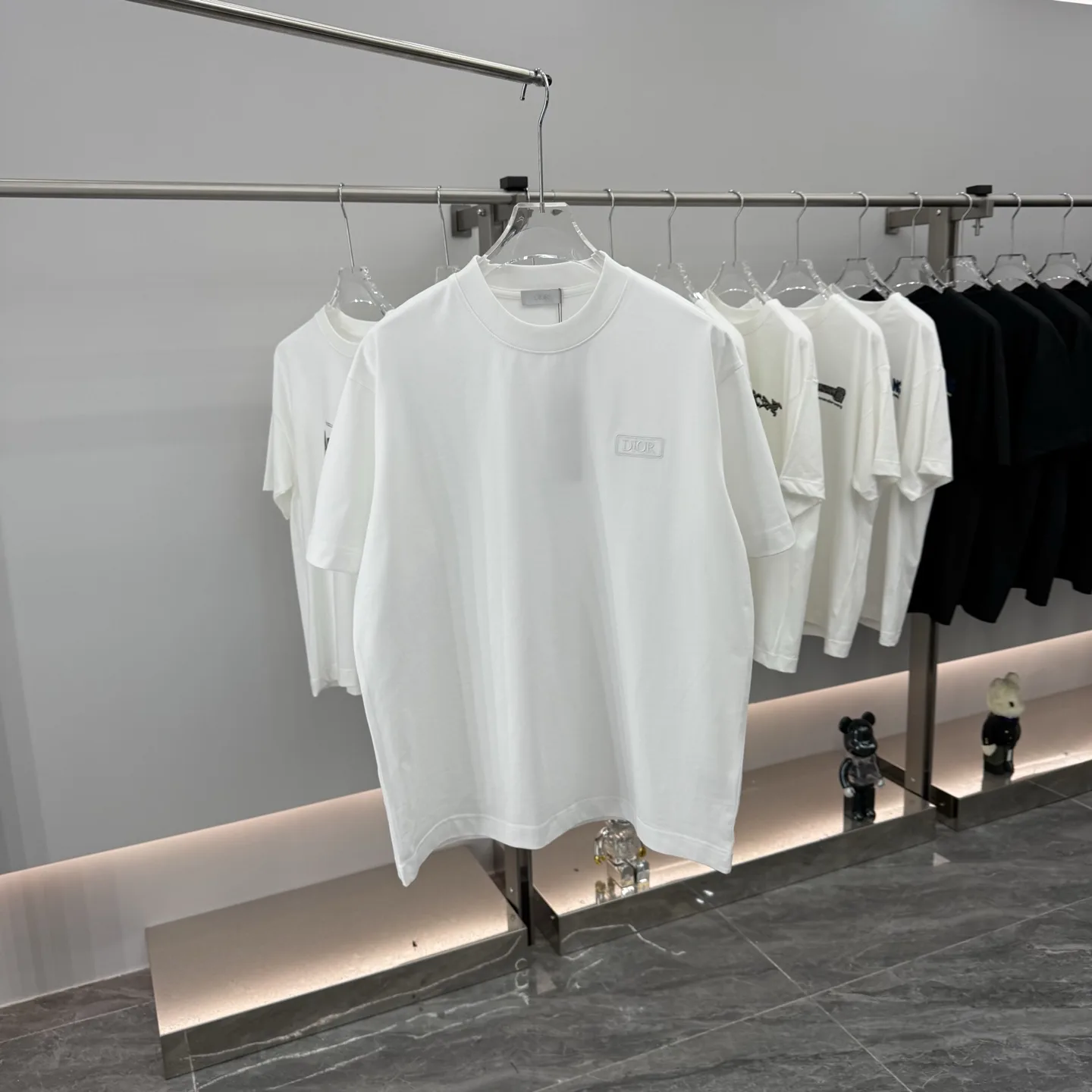 Logo Patch Relaxed Crew-Neck T-Shirt D15013851