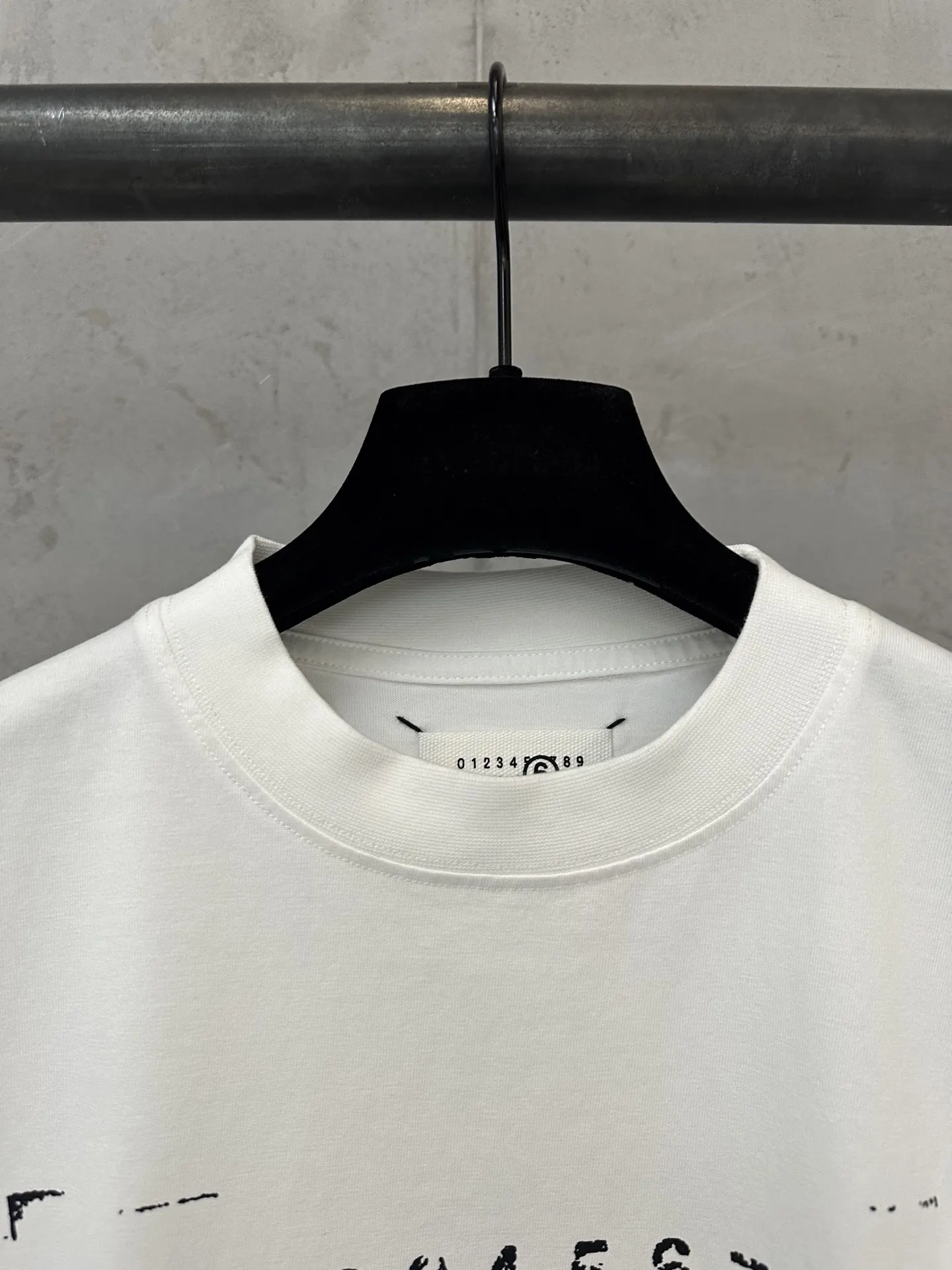 Distressed Logo Print Sleeveless T-Shirt D15011333 — view 5
