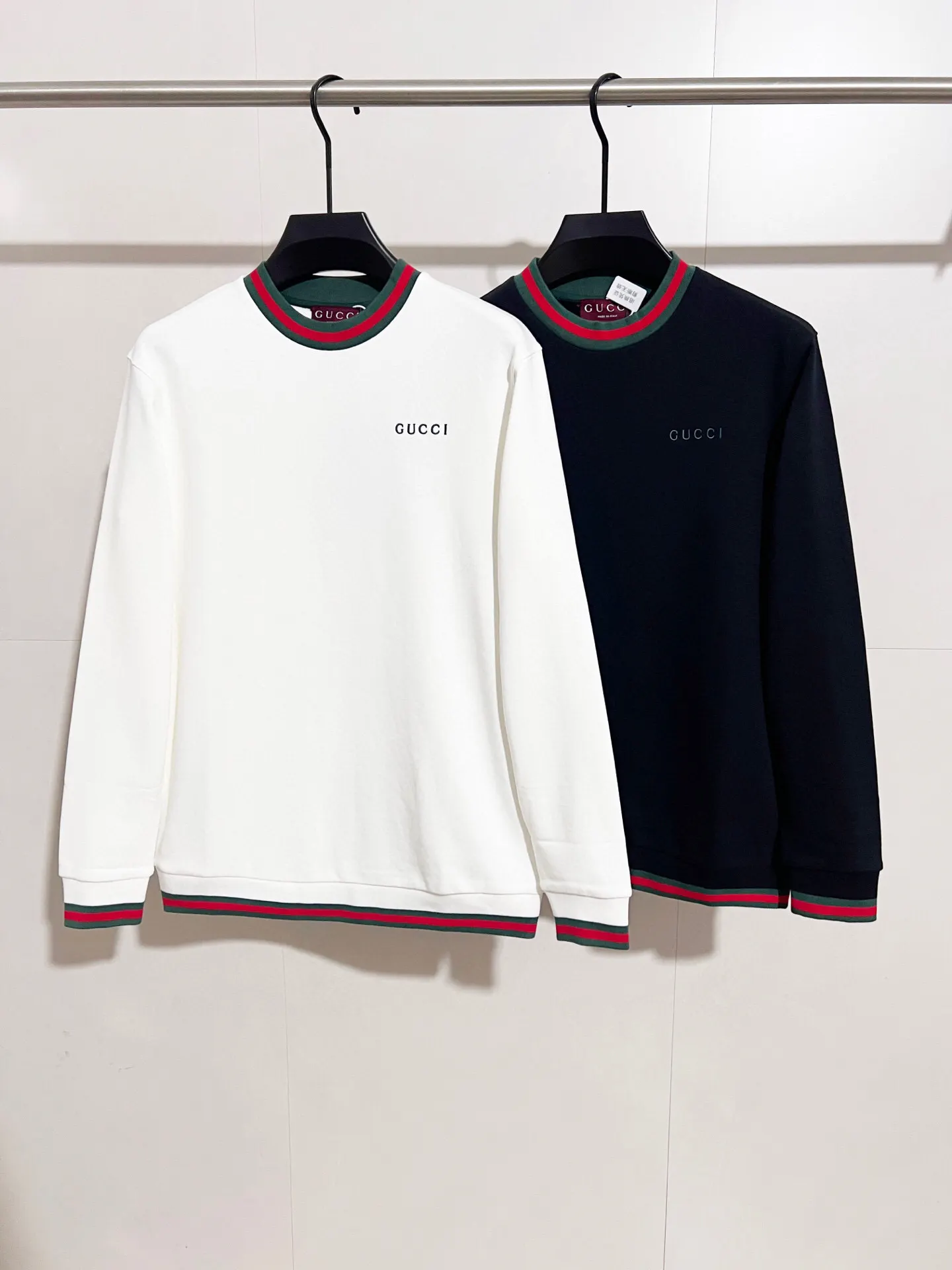 Web-Stripe Trim Logo Sweatshirt D15016037