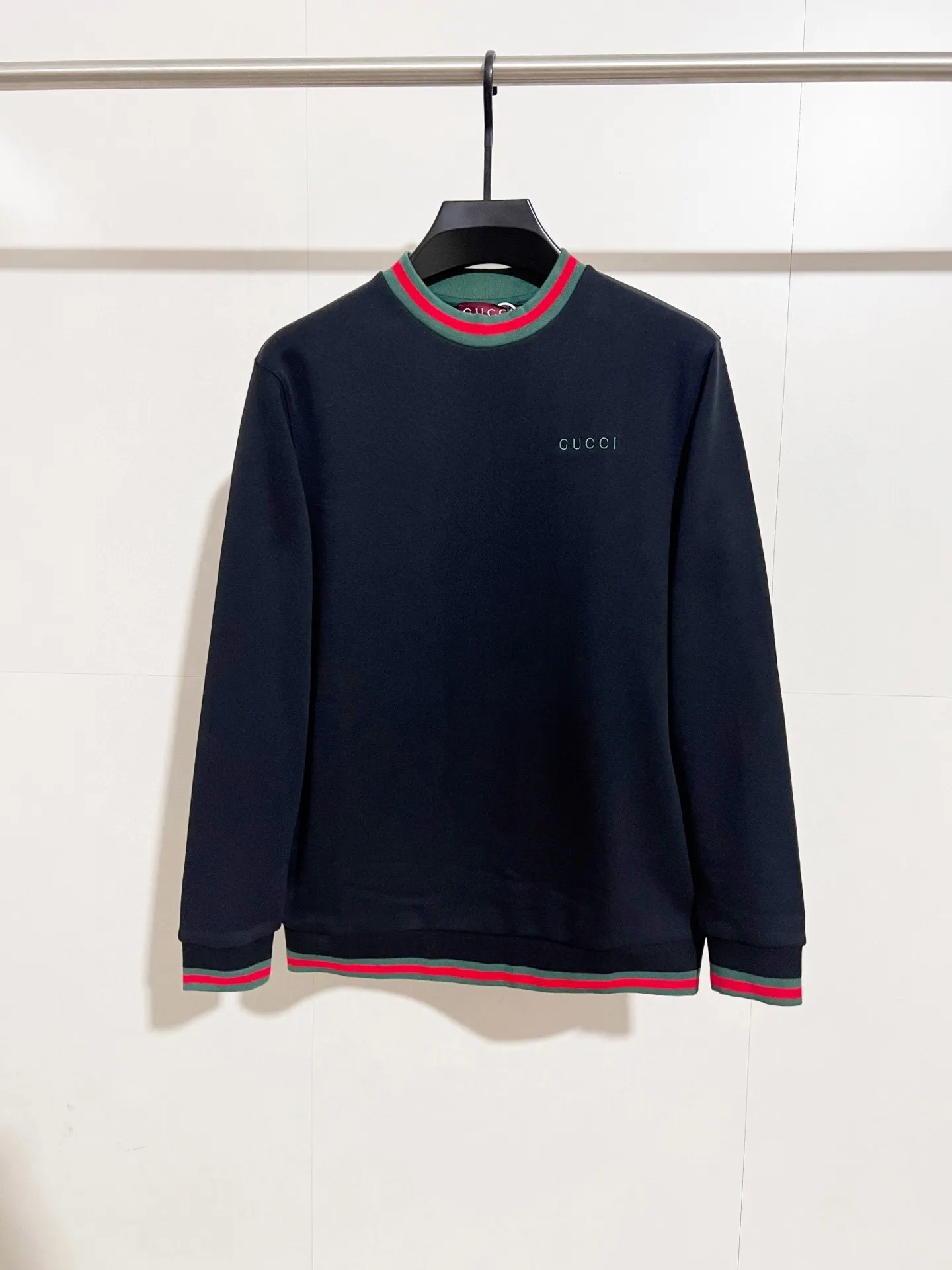 Web-Stripe Trim Logo Sweatshirt D15016037 — view 2