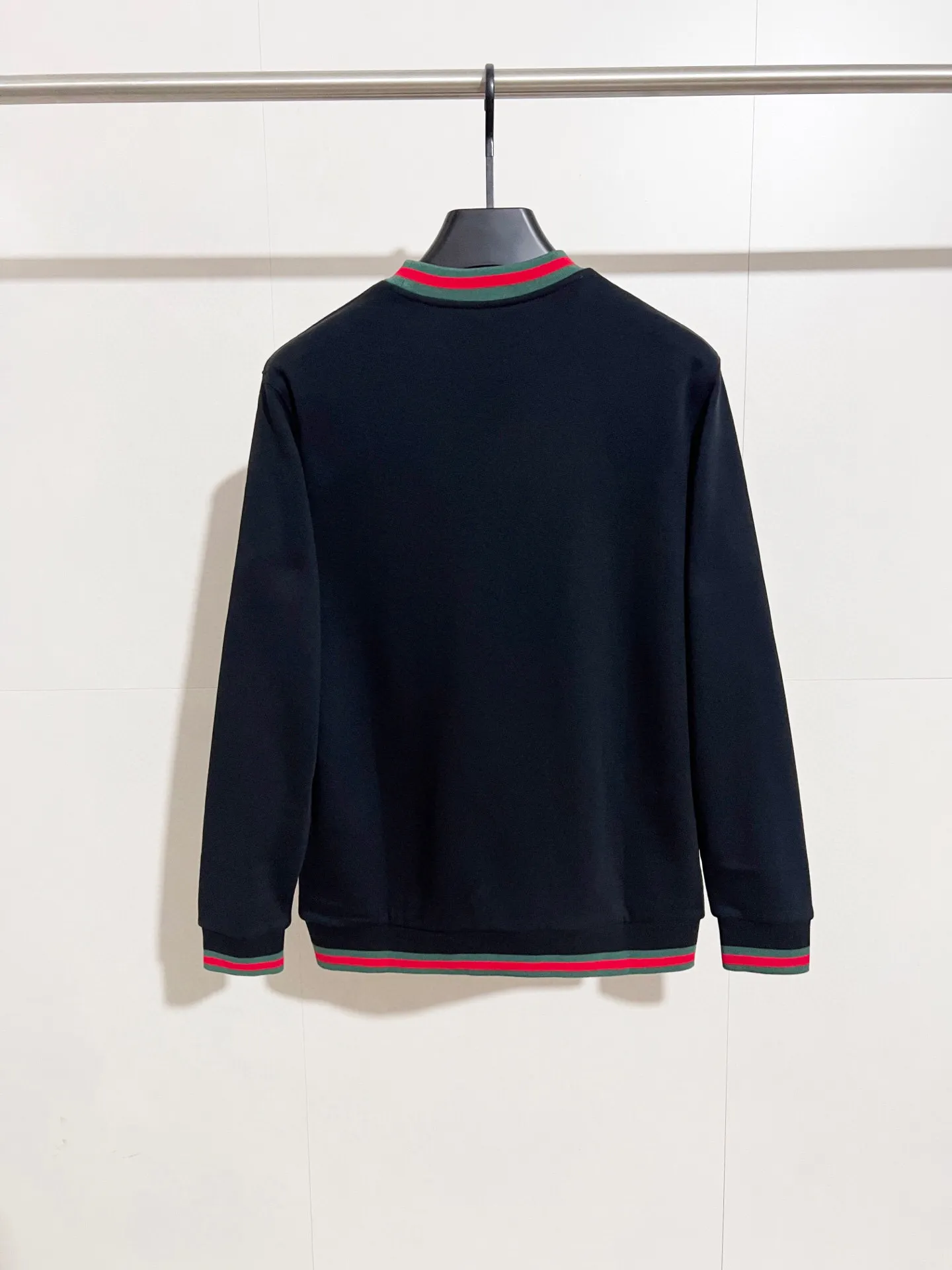 Web-Stripe Trim Logo Sweatshirt D15016037 — view 3
