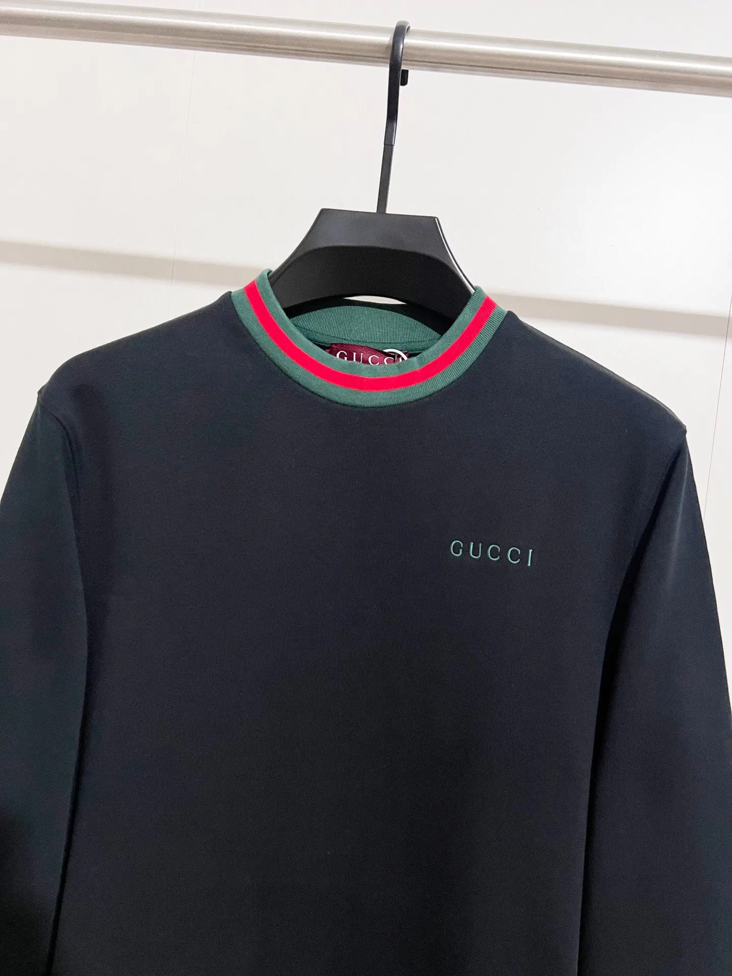 Web-Stripe Trim Logo Sweatshirt D15016037 — view 6