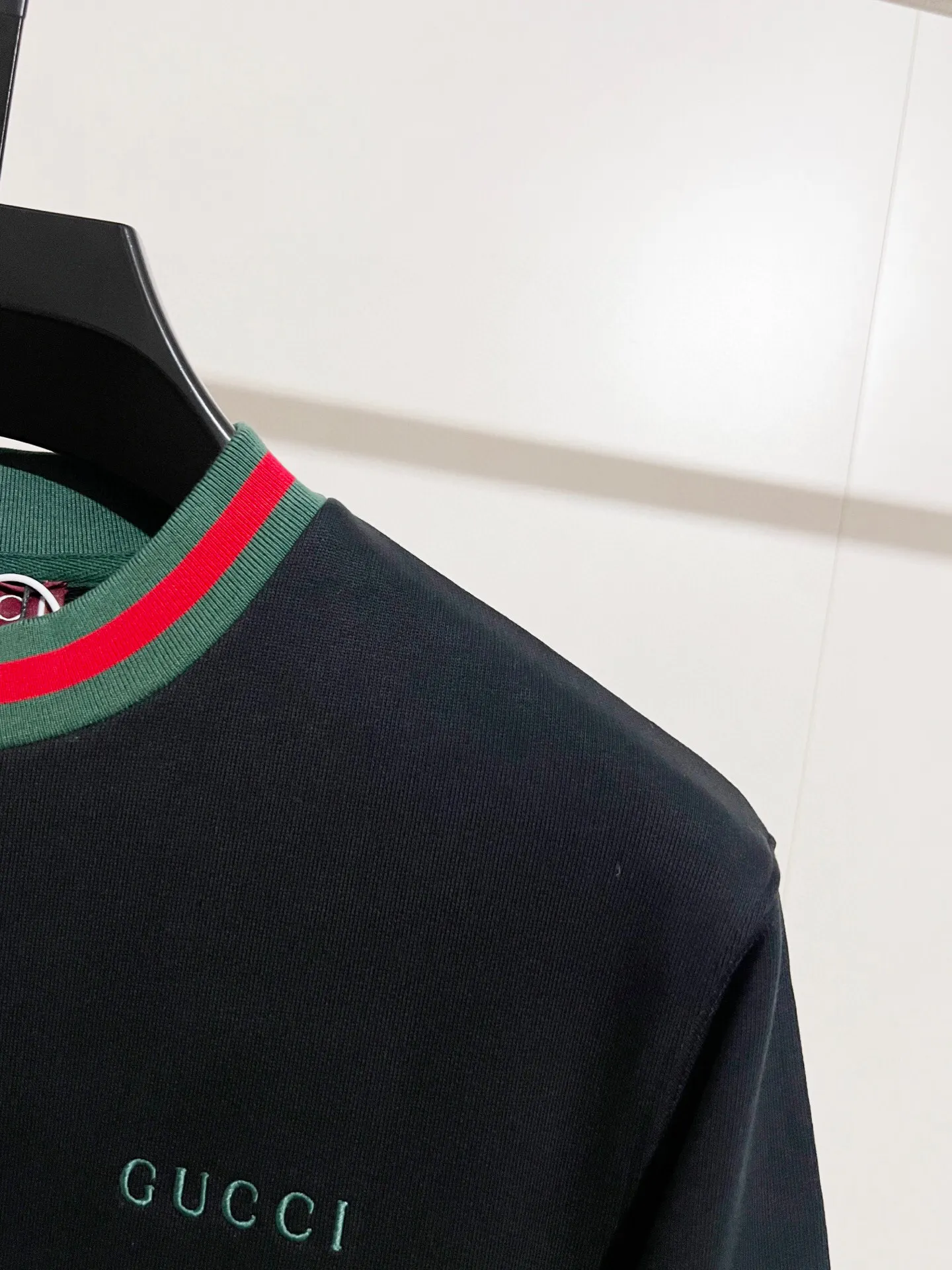 Web-Stripe Trim Logo Sweatshirt D15016037 — view 9