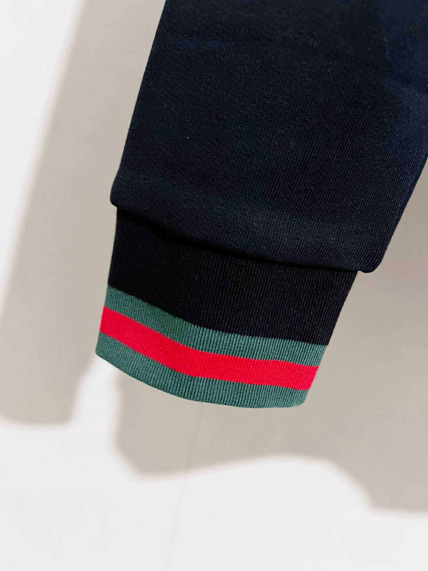 Web-Stripe Trim Logo Sweatshirt D15016037 — view 10