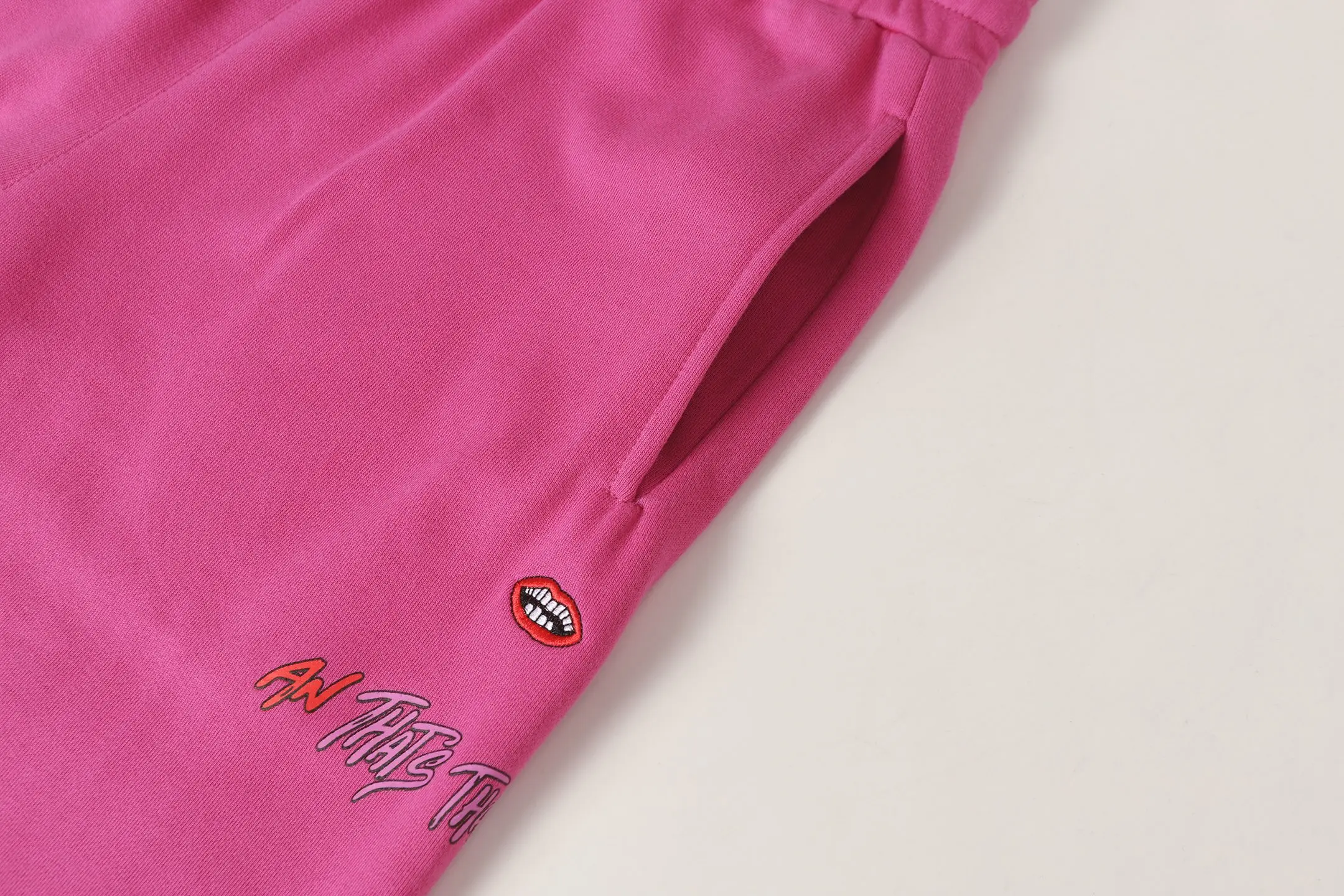 Graffiti Print Wide-Leg Sweatpants D15513536 — view 6
