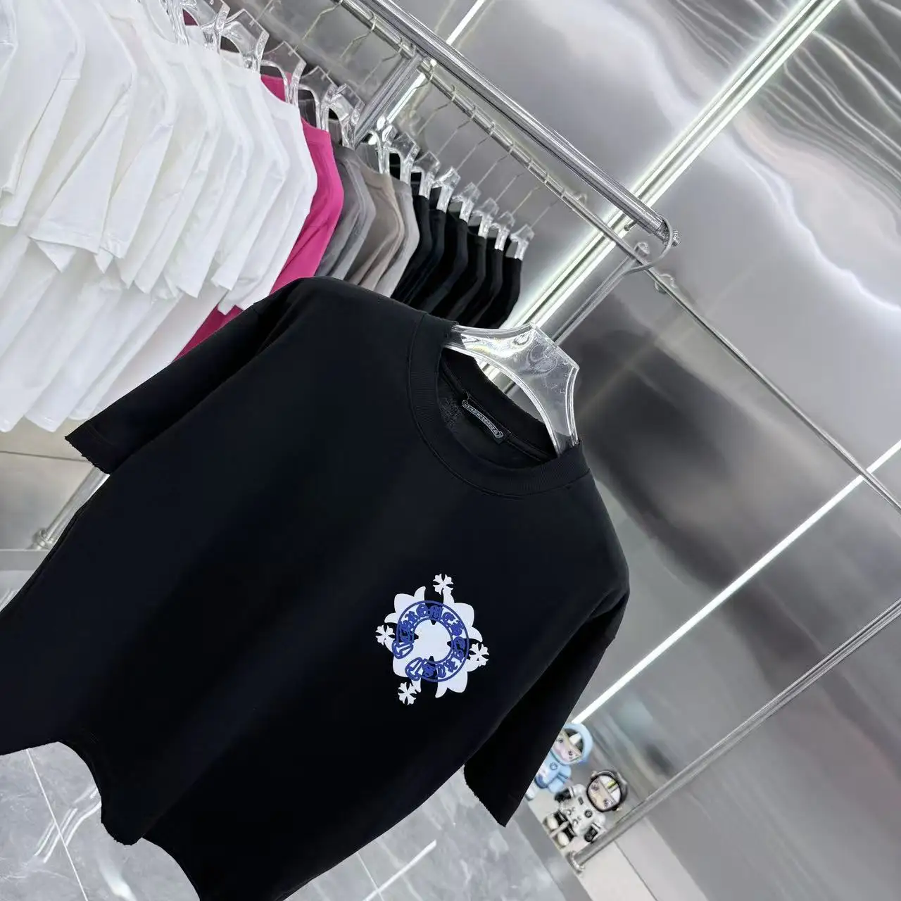 Logo Graphic Distressed Cotton T-Shirt D15513947 — view 3