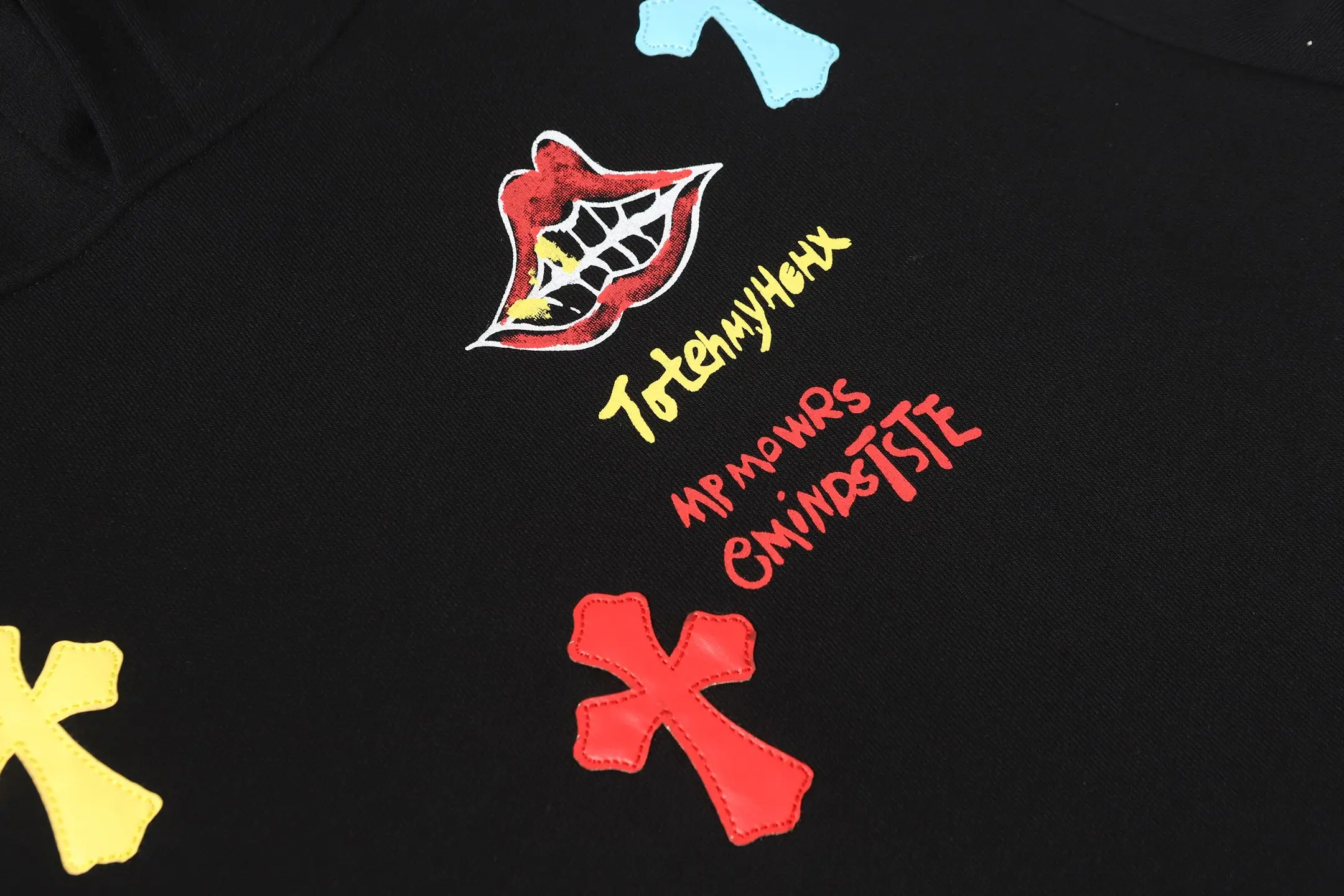 Graffiti Print Cross Patch Hoodie D16013463 — view 6