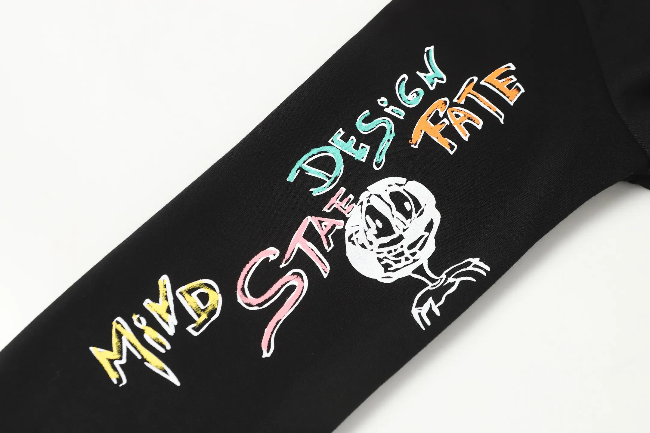 Graffiti Print Cross Patch Hoodie D16013463 — view 9