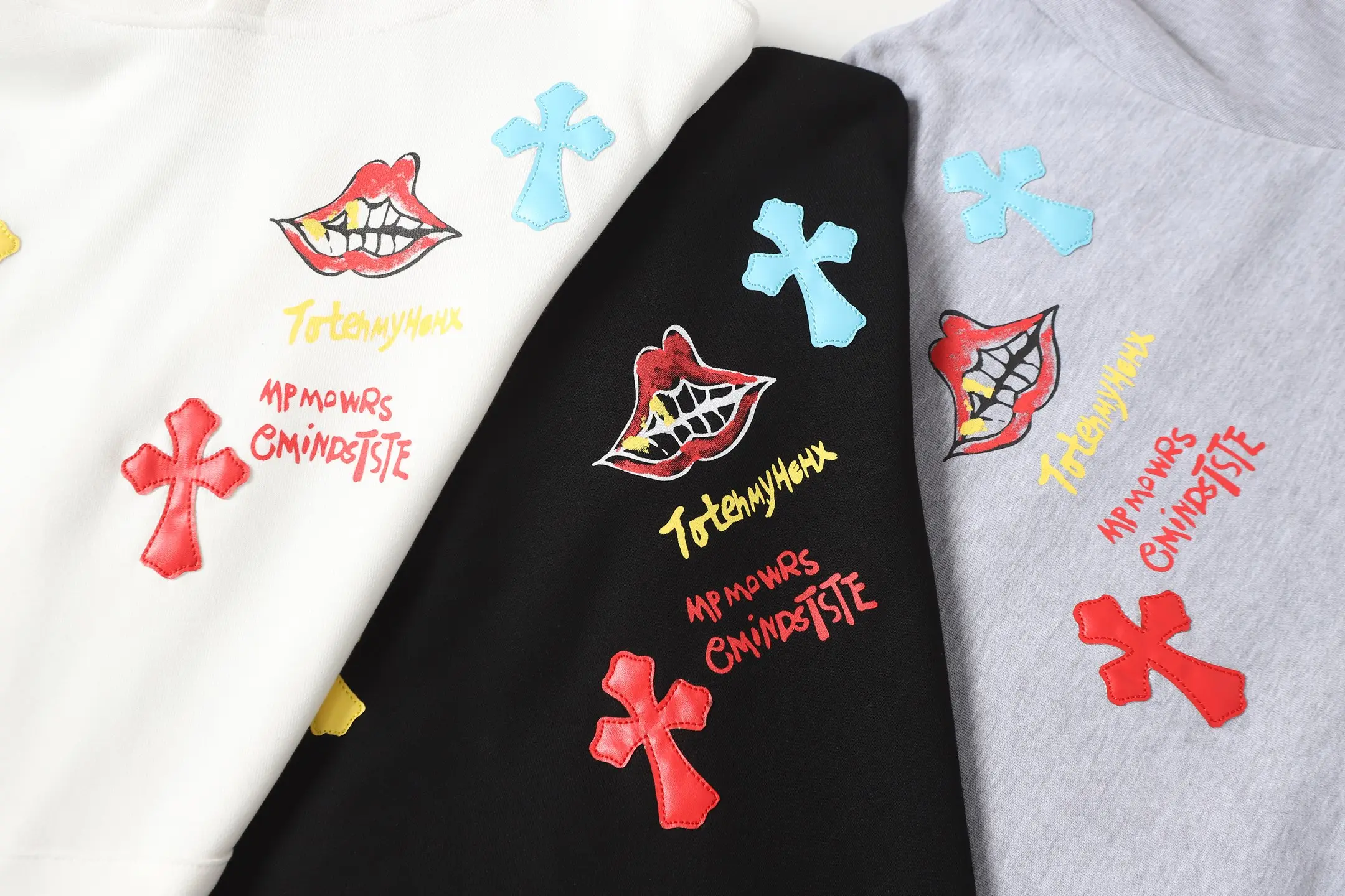 Graffiti Print Cross Patch Hoodie D16013464 — view 2