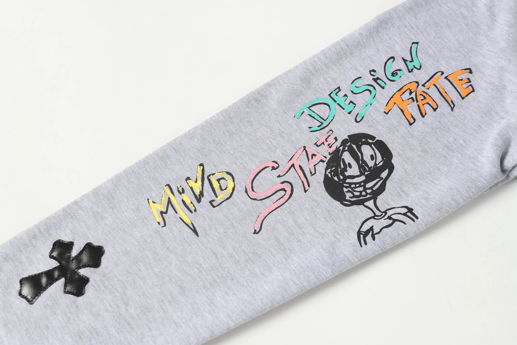 Graffiti Print Cross Patch Hoodie D16013461 — view 13
