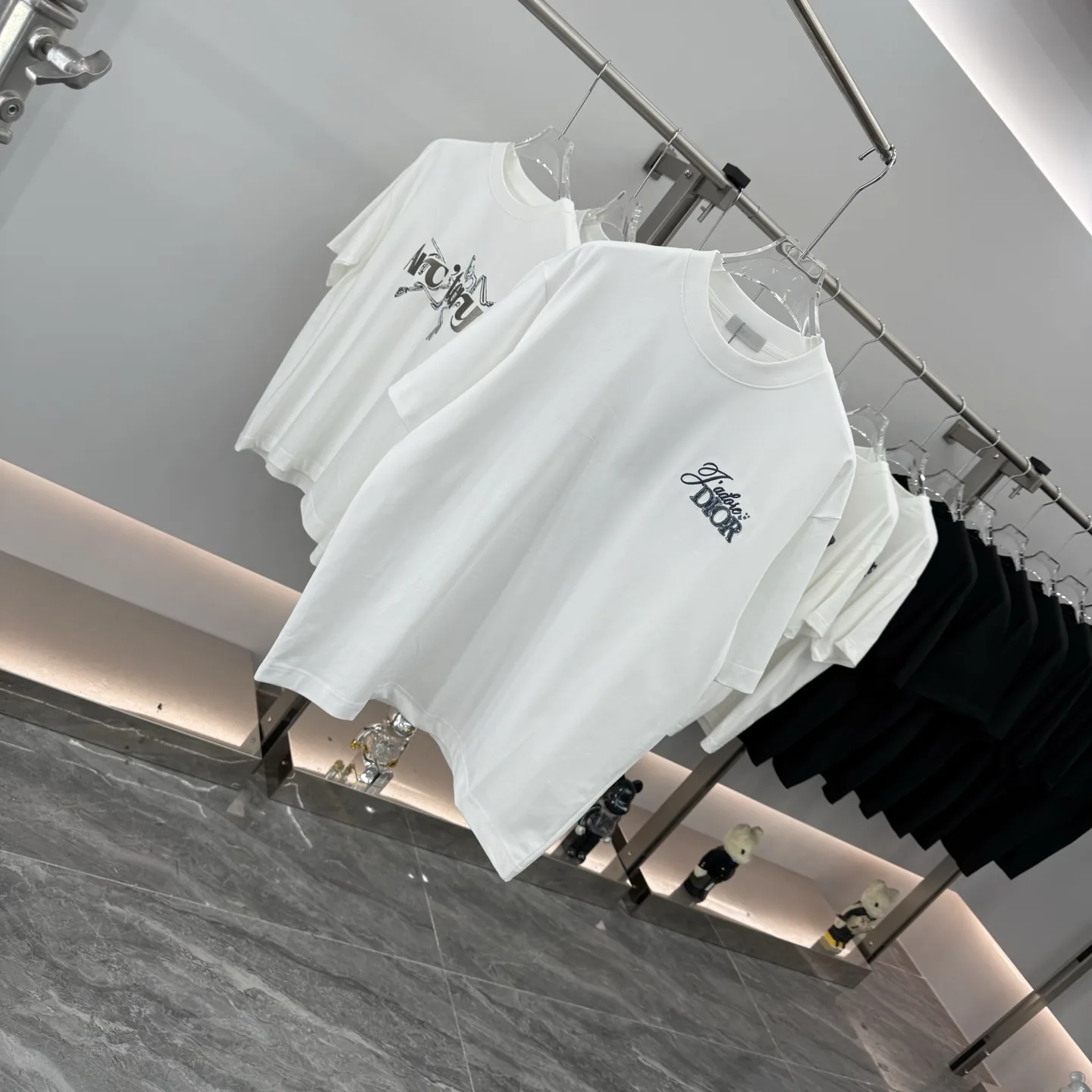 J'adore Dior Logo Embroidered Cotton T-Shirt D16013875 — view 2