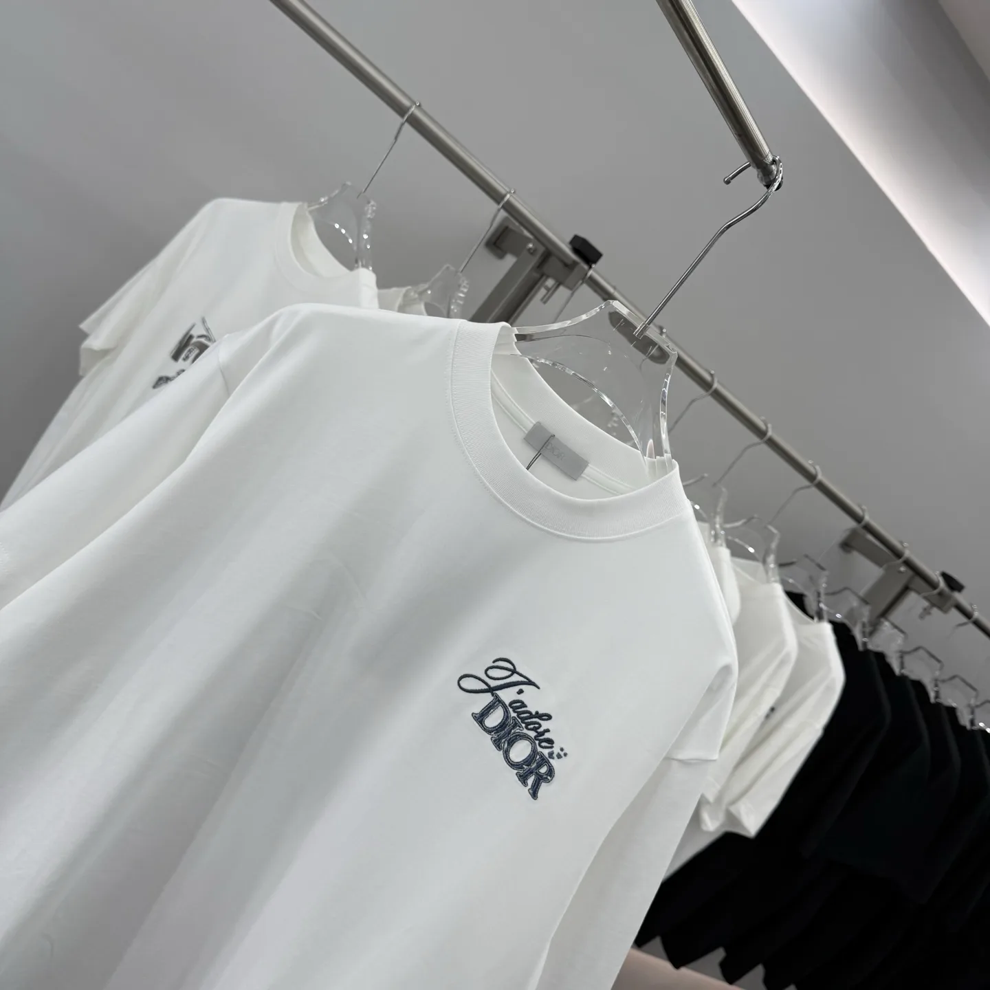 J'adore Dior Logo Embroidered Cotton T-Shirt D16013875 — view 3