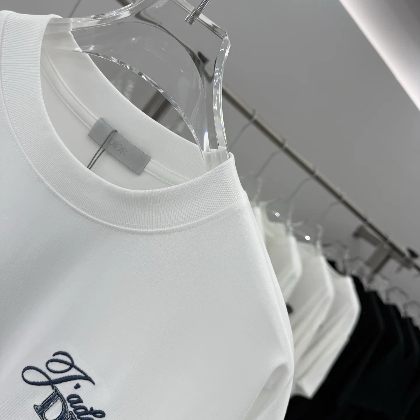 J'adore Dior Logo Embroidered Cotton T-Shirt D16013875 — view 4