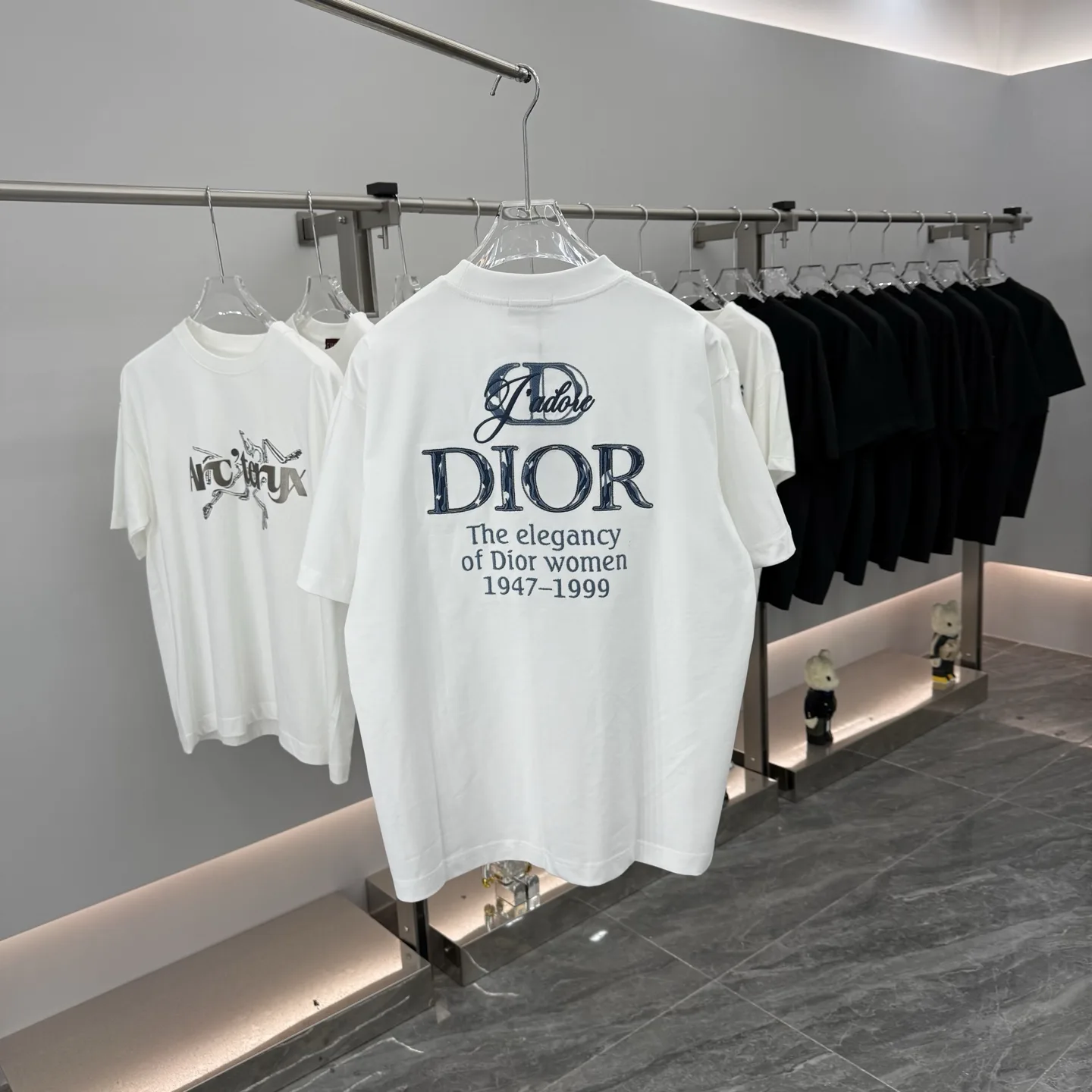 J'adore Dior Logo Embroidered Cotton T-Shirt D16013875 — view 7