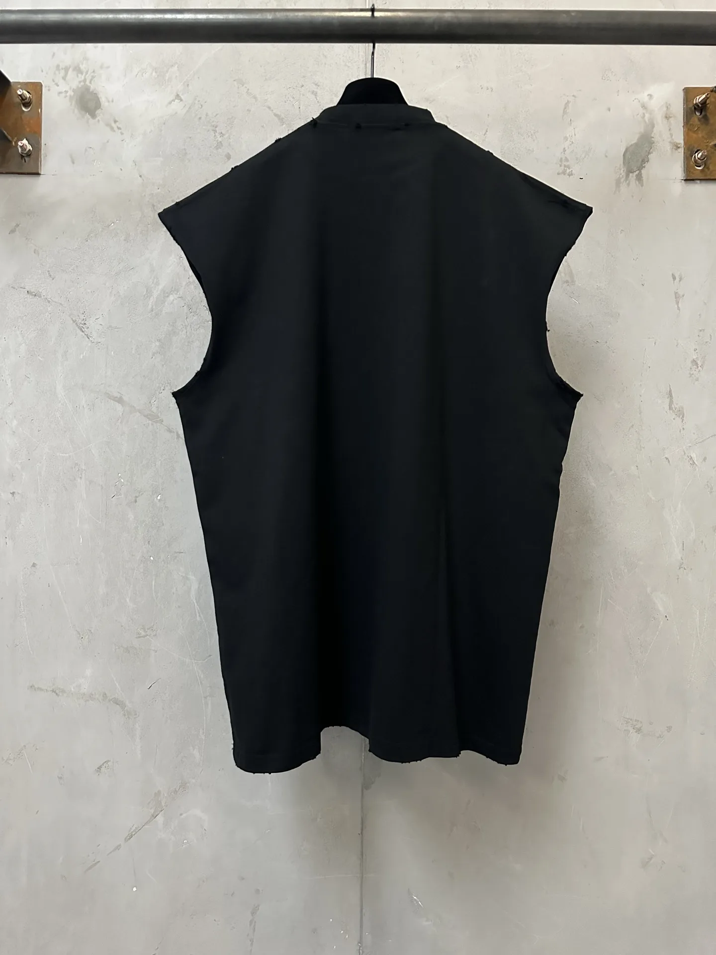 MM6 Logo Print Sleeveless T-Shirt D16011185 — view 2