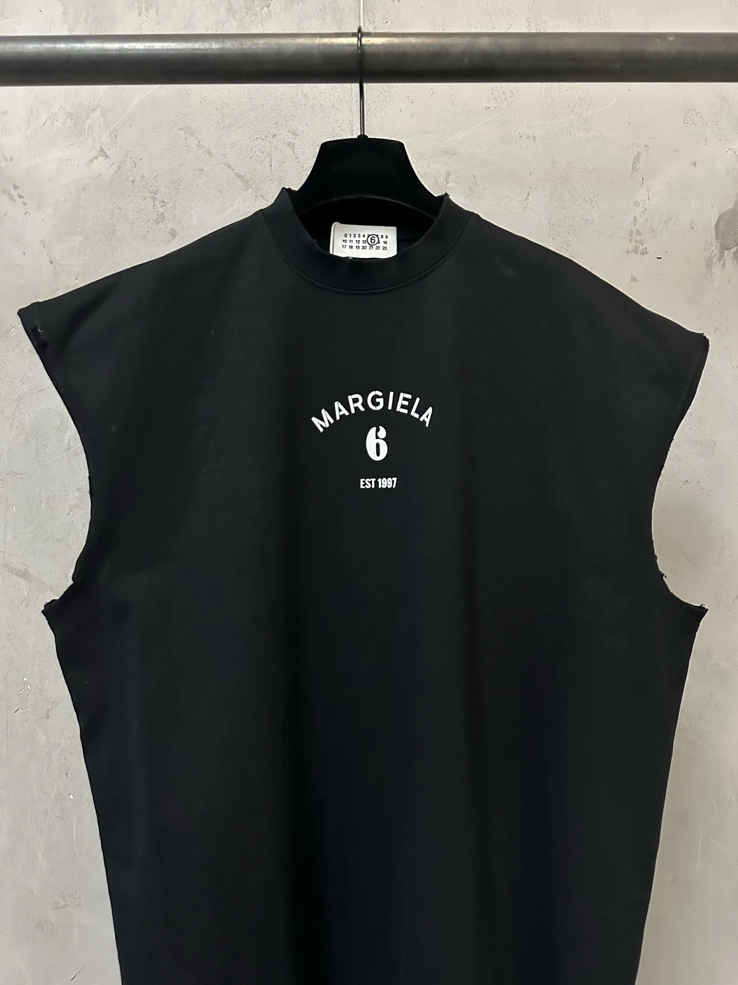 MM6 Logo Print Sleeveless T-Shirt D16011185 — view 3