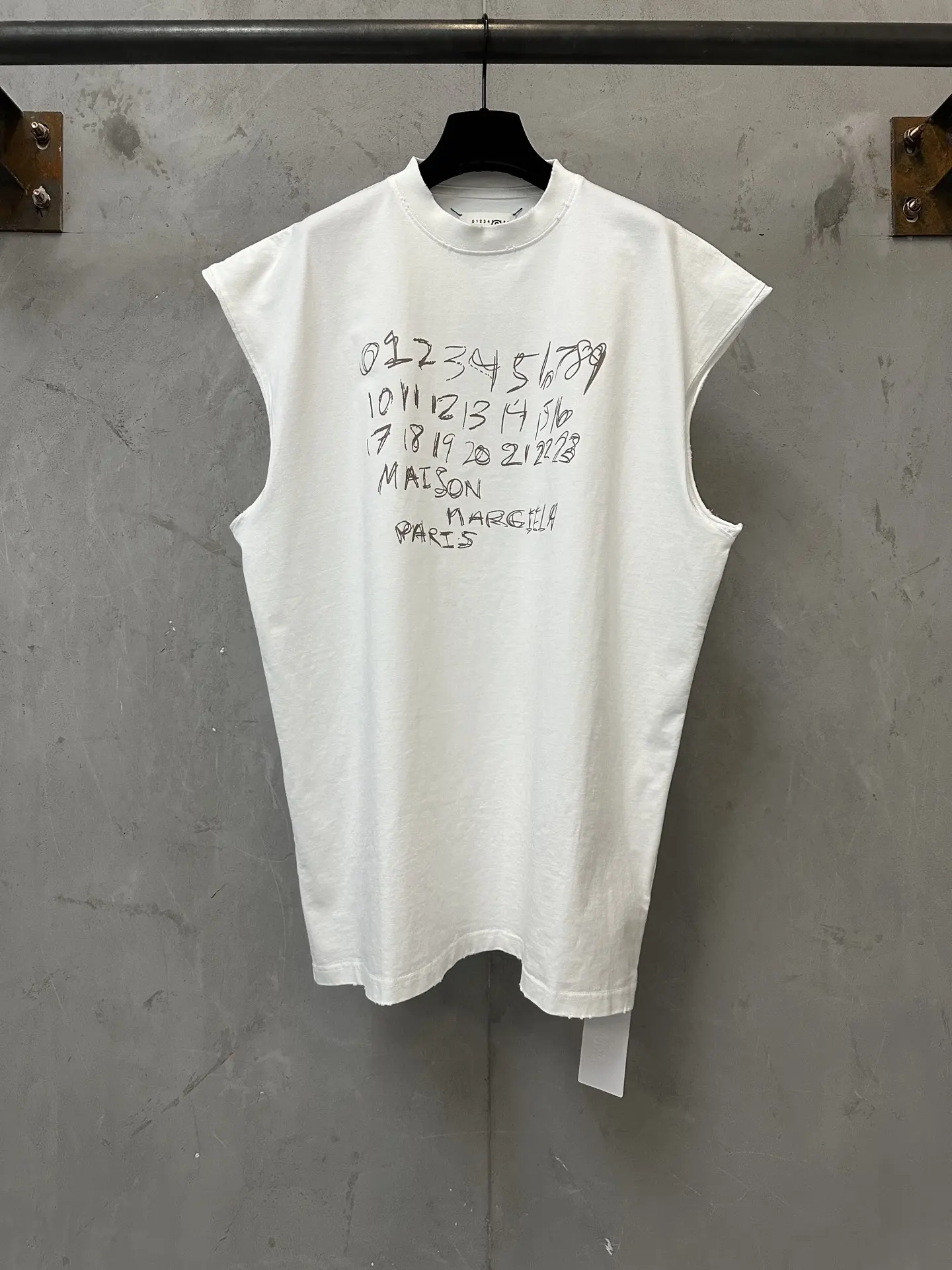 Numeric Logo Print Sleeveless T-Shirt D16011197