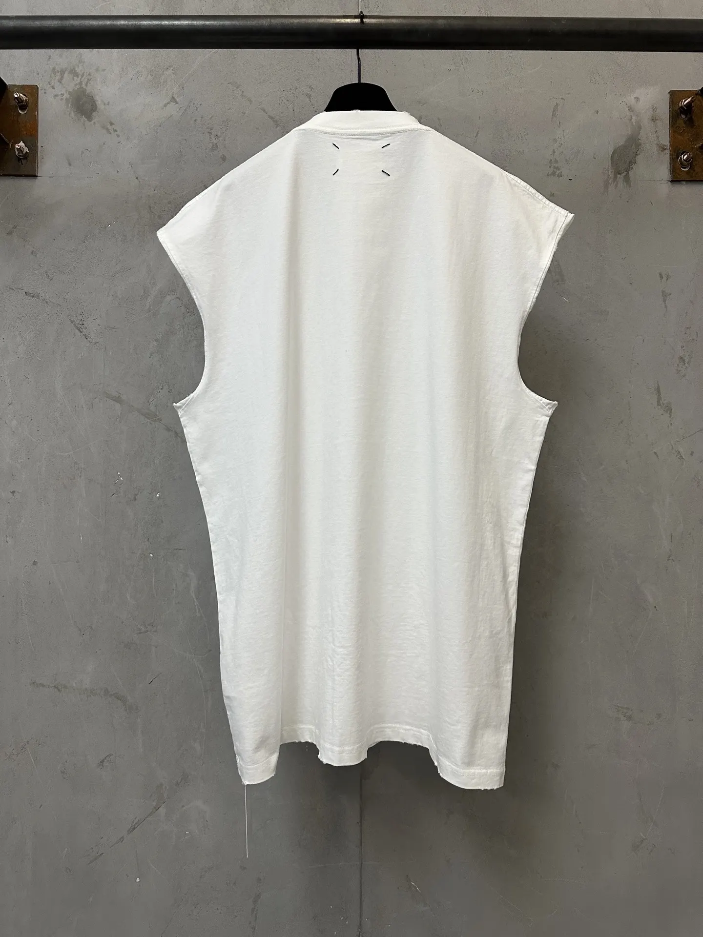 Numeric Logo Print Sleeveless T-Shirt D16011197 — view 2