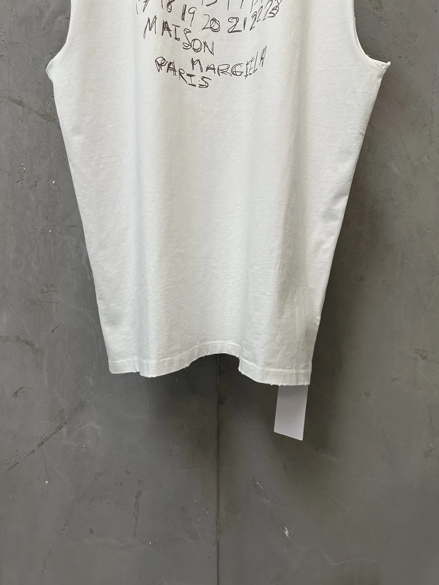 Numeric Logo Print Sleeveless T-Shirt D16011197 — view 4