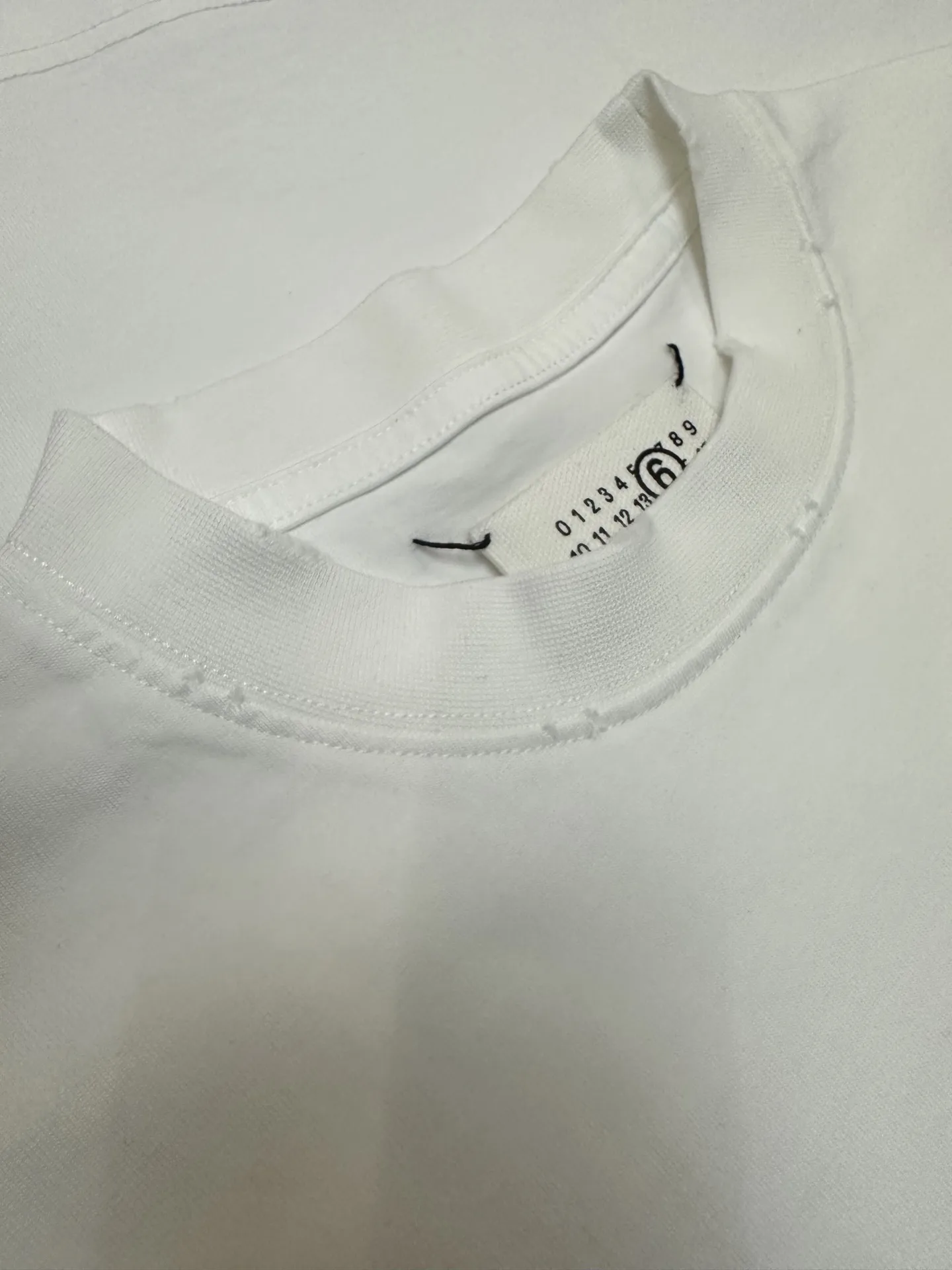 Numeric Logo Print Sleeveless T-Shirt D16011197 — view 5
