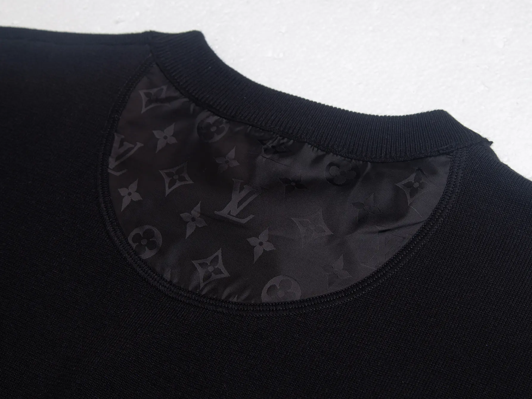 Logo-Jacquard Wool Short-Sleeve Knit Sweater D16015851 — view 3