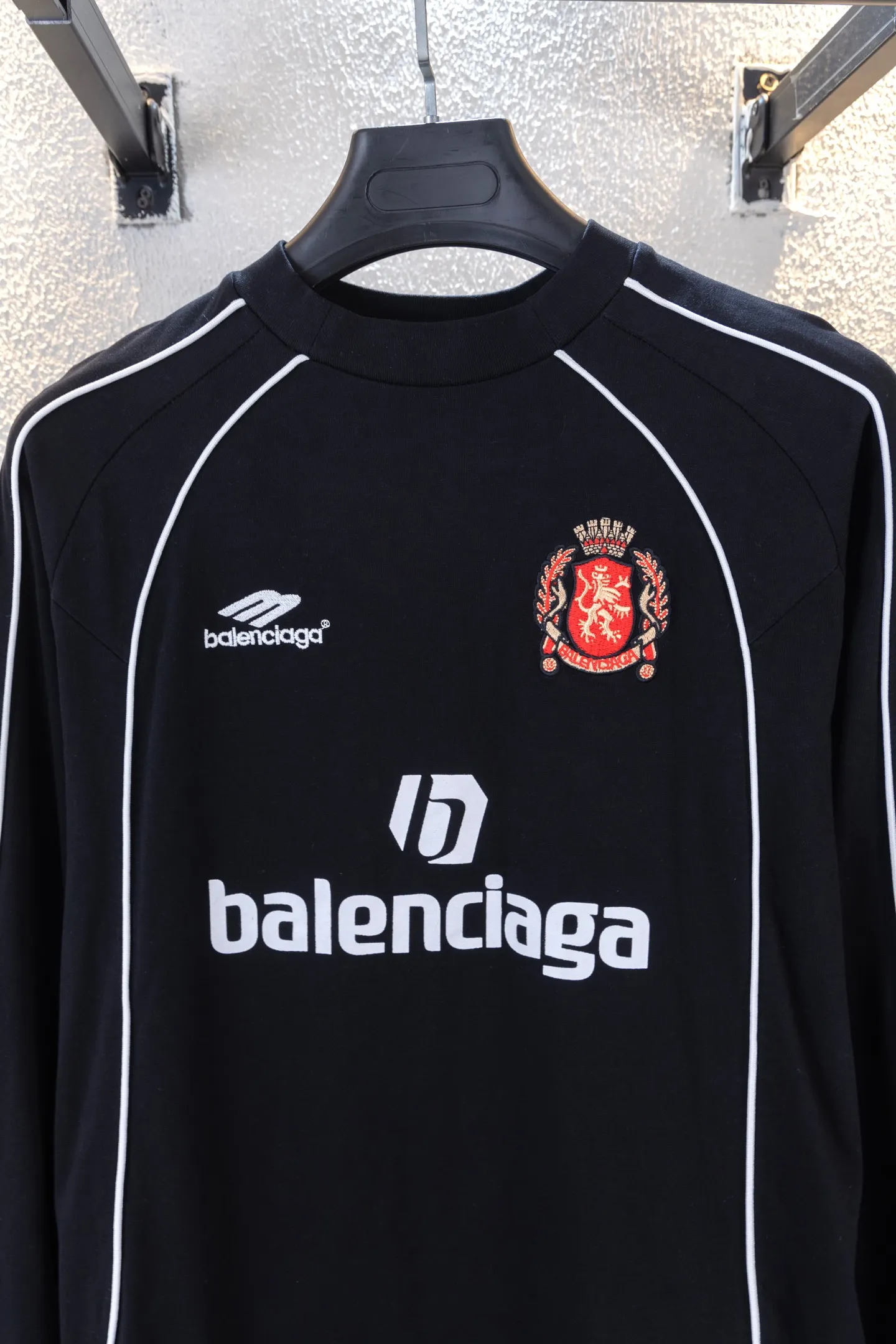 Embroidered Logo Long-Sleeve Jersey D16512257 — view 3