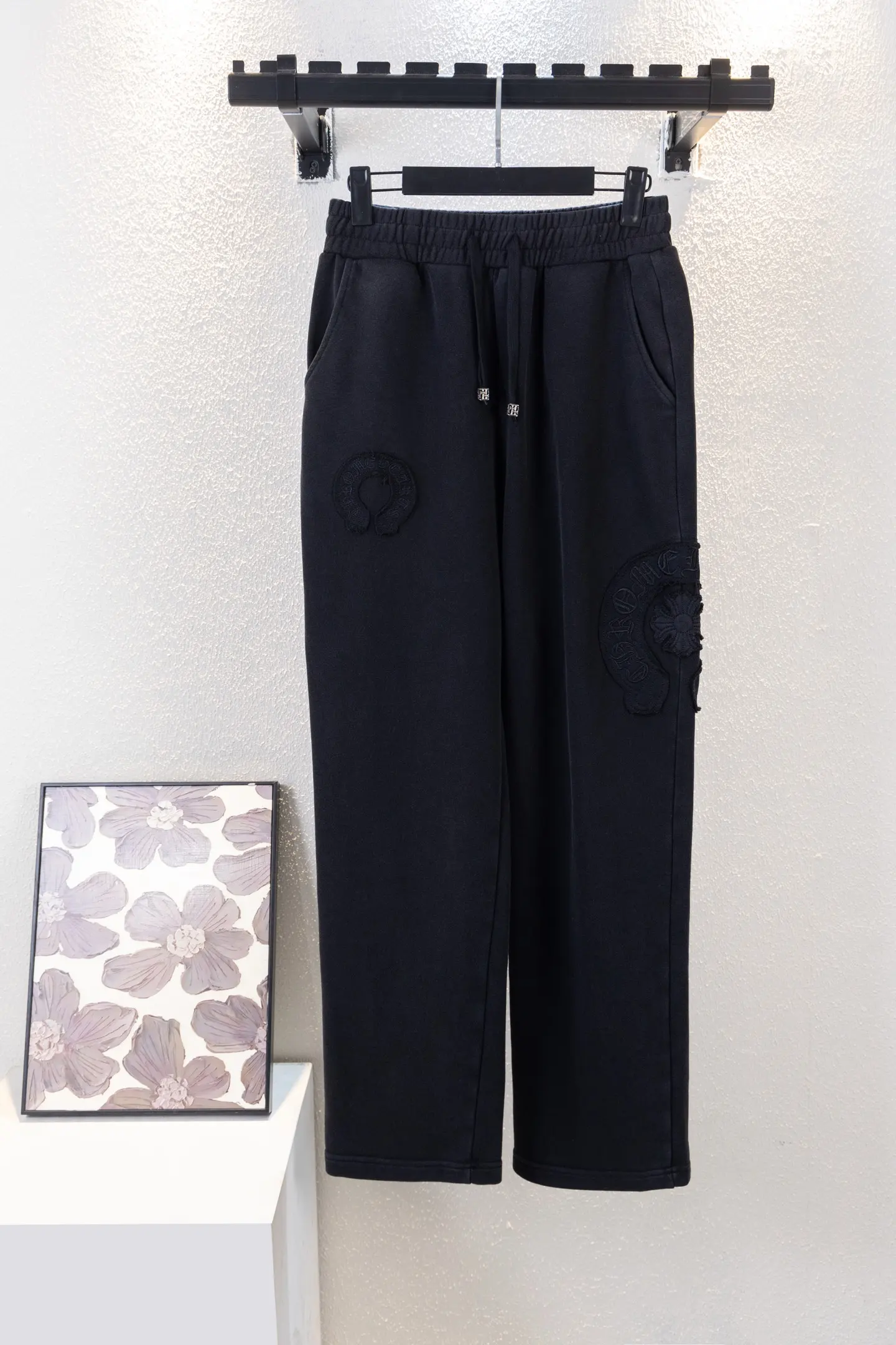 Horshoe Patch Embroidered Sweatpants D16512246