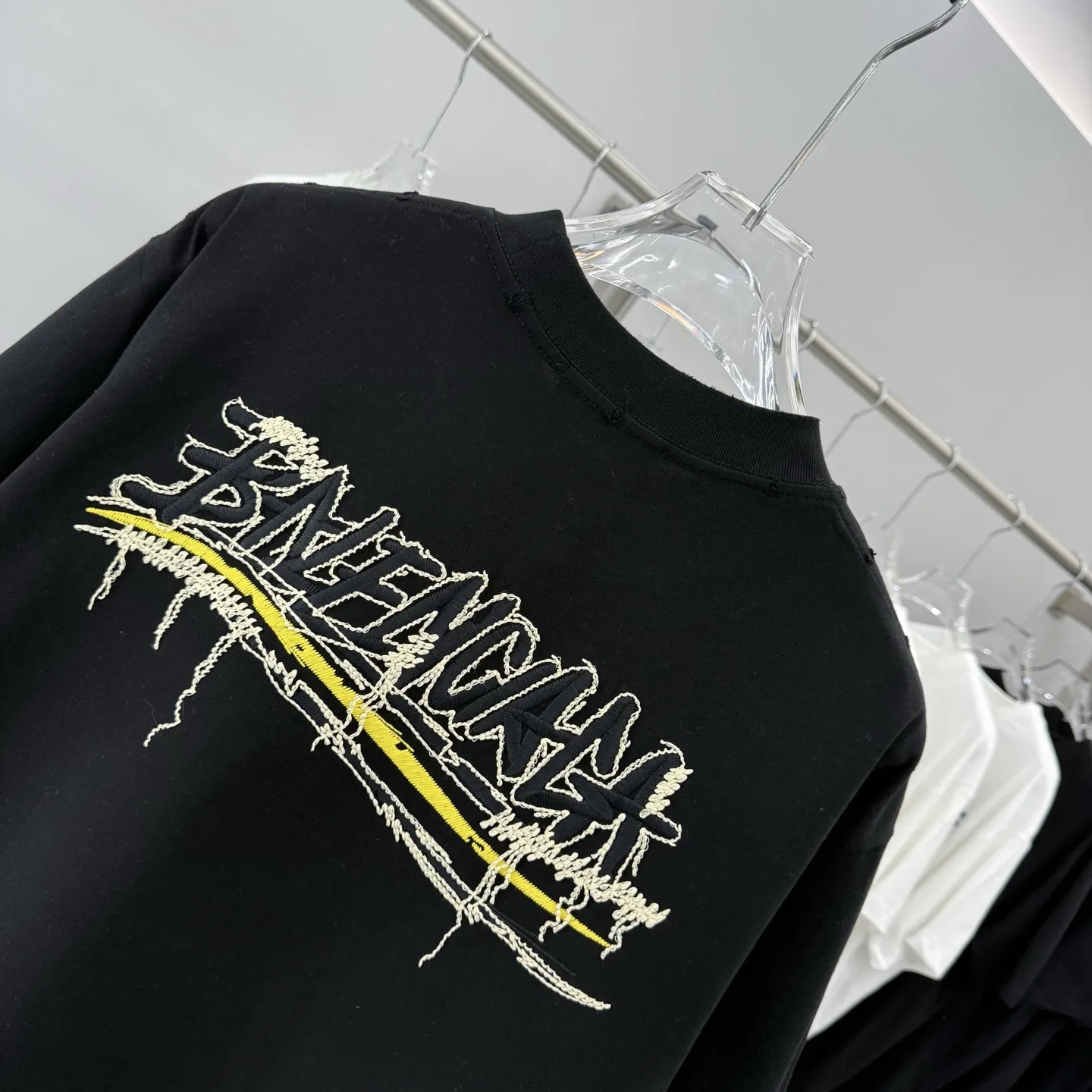 Embroidered Logo Oversized T-Shirt D16513896 — view 8