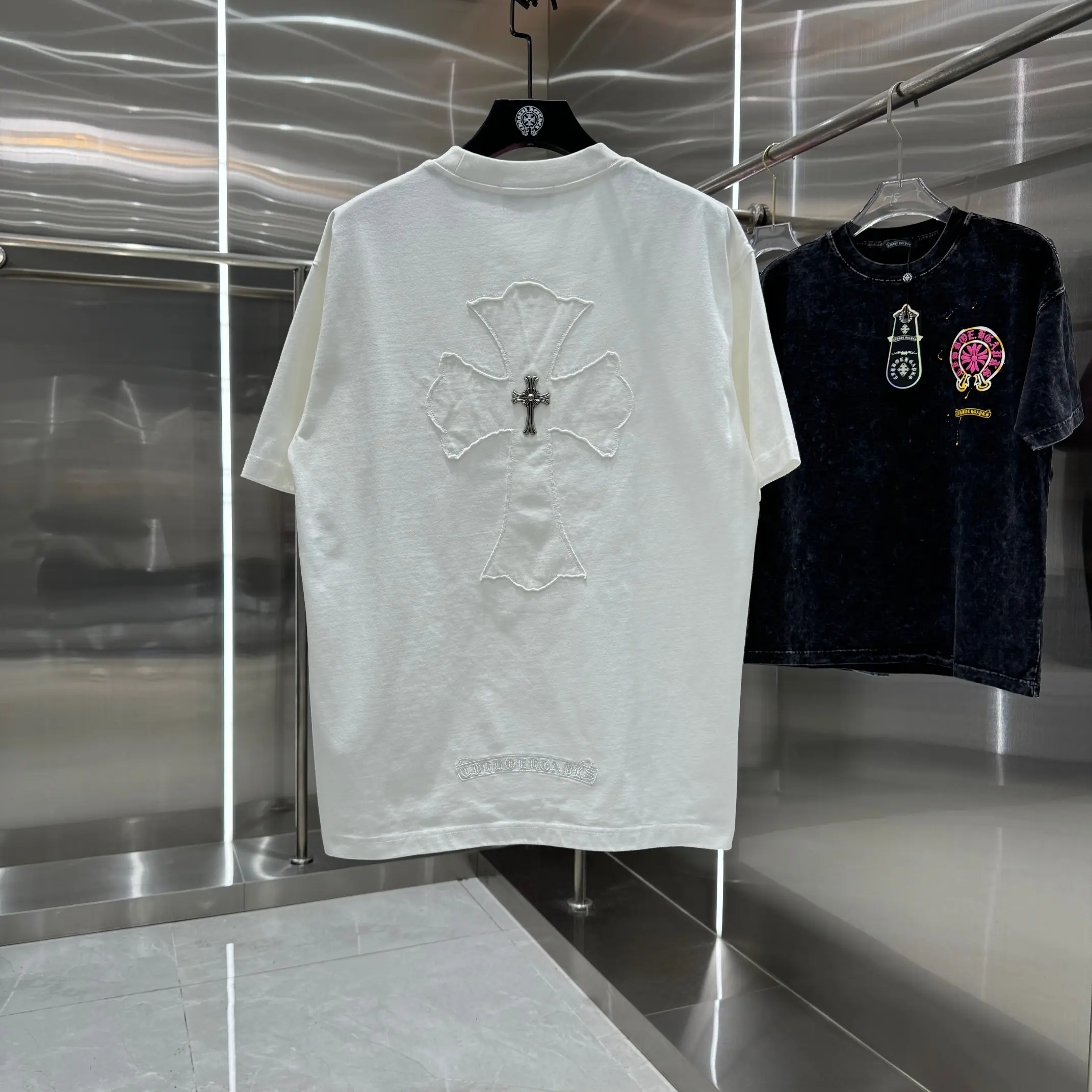 Cross Patch Embroidered Cotton T-Shirt D17013812 — view 2